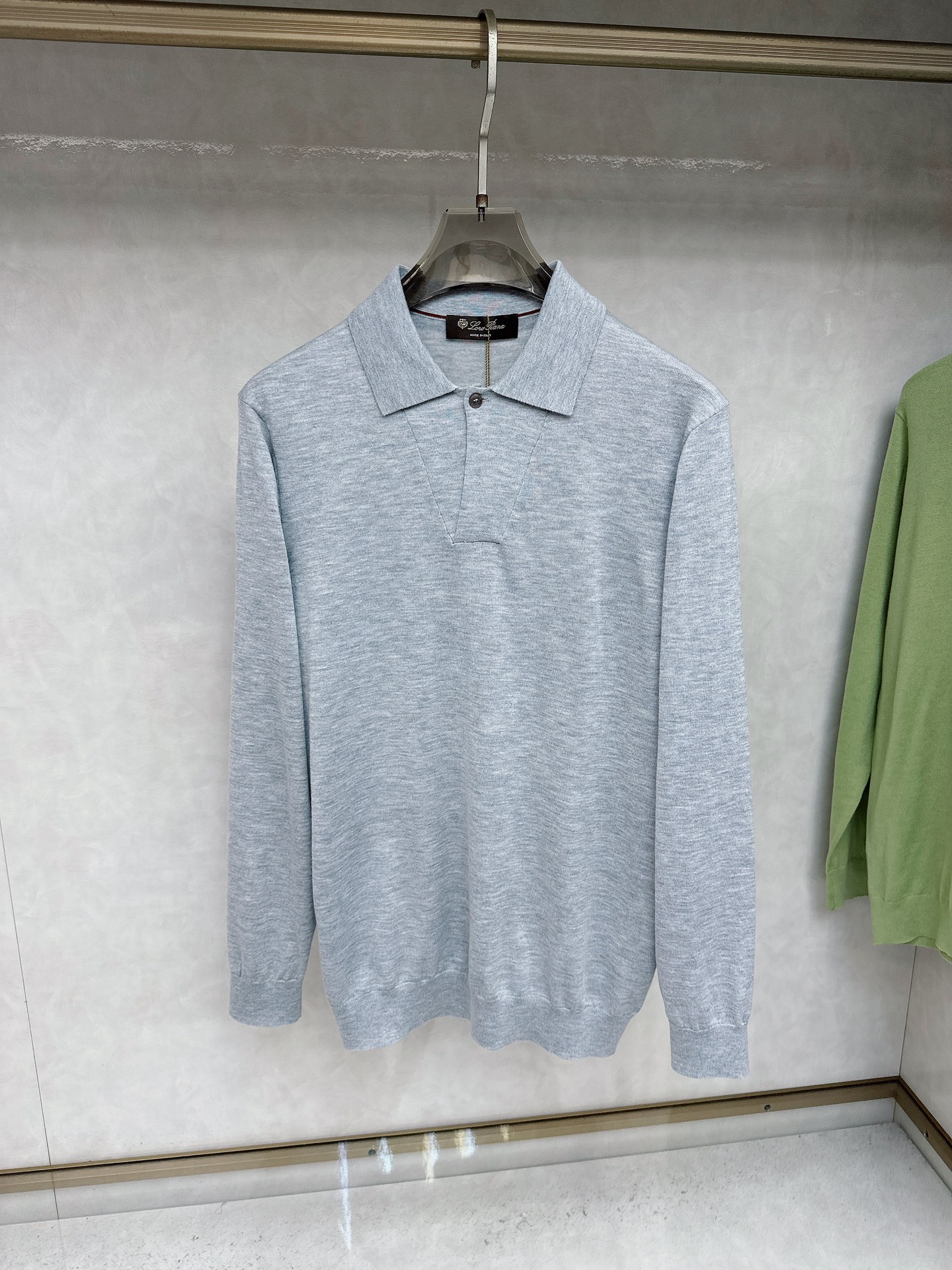 Kiton 2025官网同步发售！辅料全部原版定制出品，贸易公司真品订单。高级定制进口面料，以天然植物纖