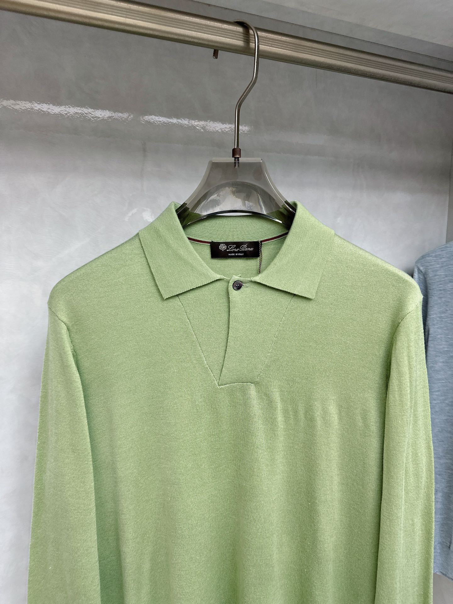 Kiton 2025官网同步发售！辅料全部原版定制出品，贸易公司真品订单。高级定制进口面料，以天然植物纖
