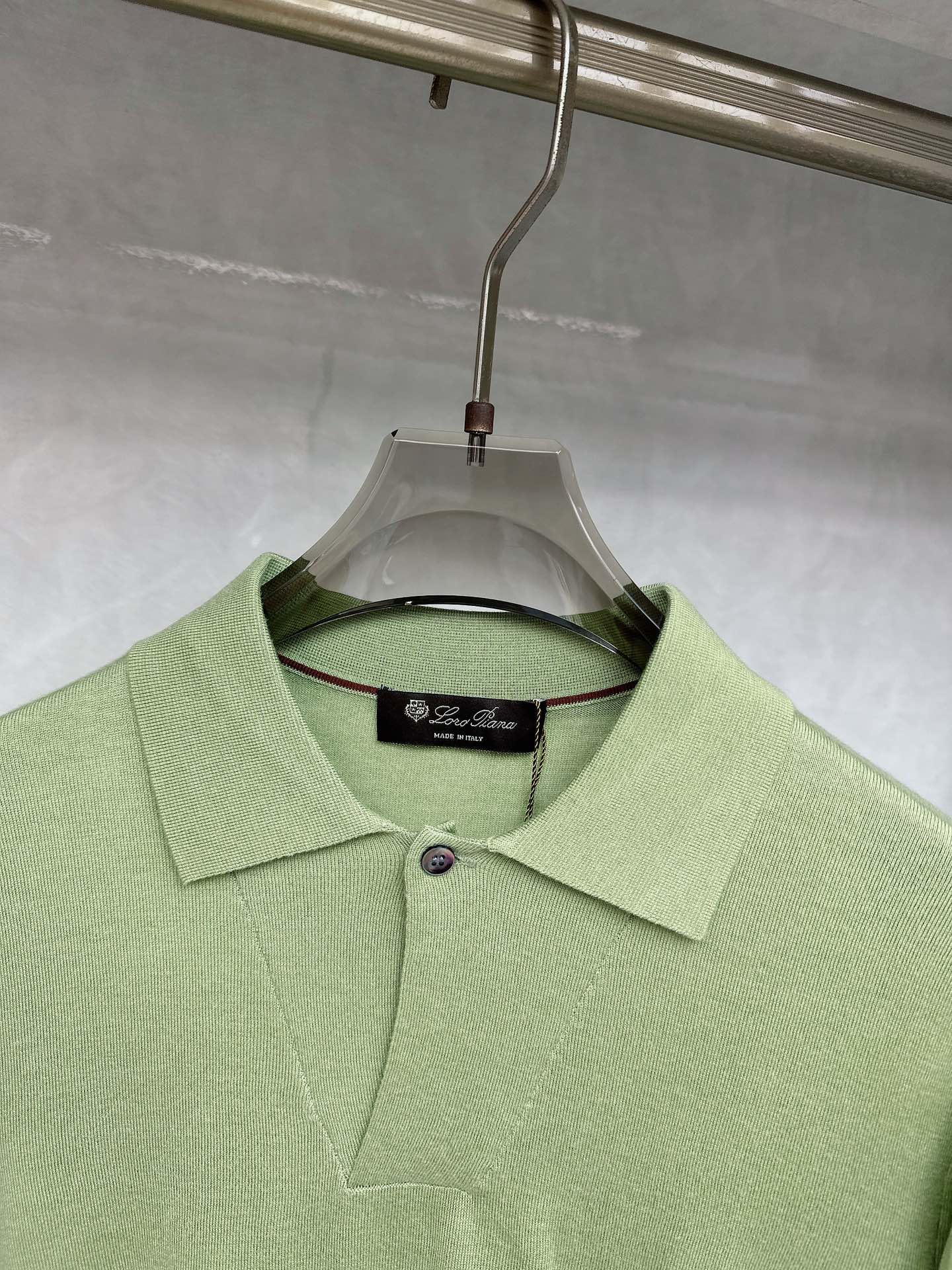 Kiton 2025官网同步发售！辅料全部原版定制出品，贸易公司真品订单。高级定制进口面料，以天然植物纖