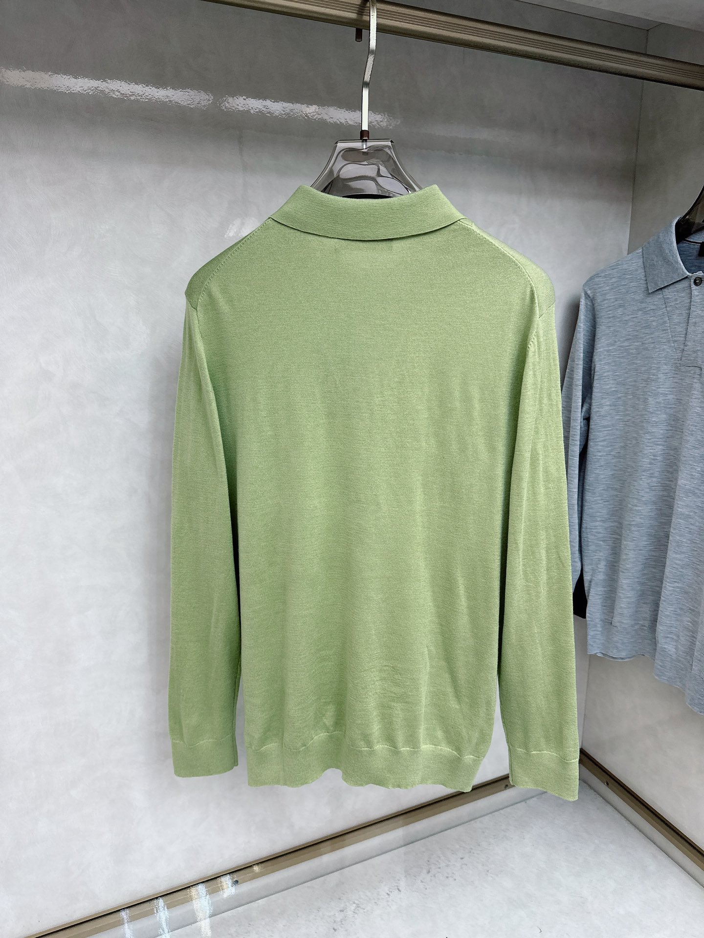 Kiton 2025官网同步发售！辅料全部原版定制出品，贸易公司真品订单。高级定制进口面料，以天然植物纖