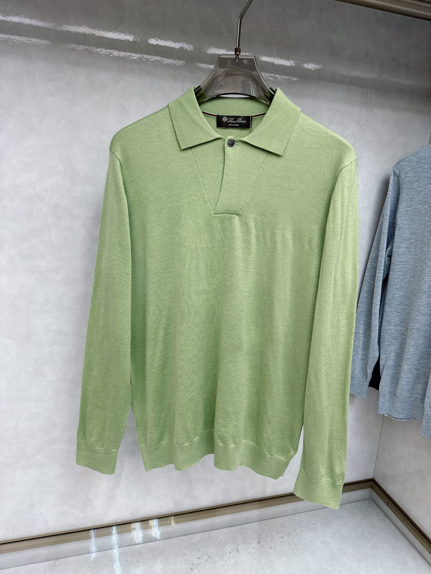 Kiton 2025官网同步发售！辅料全部原版定制出品，贸易公司真品订单。高级定制进口面料，以天然植物纖