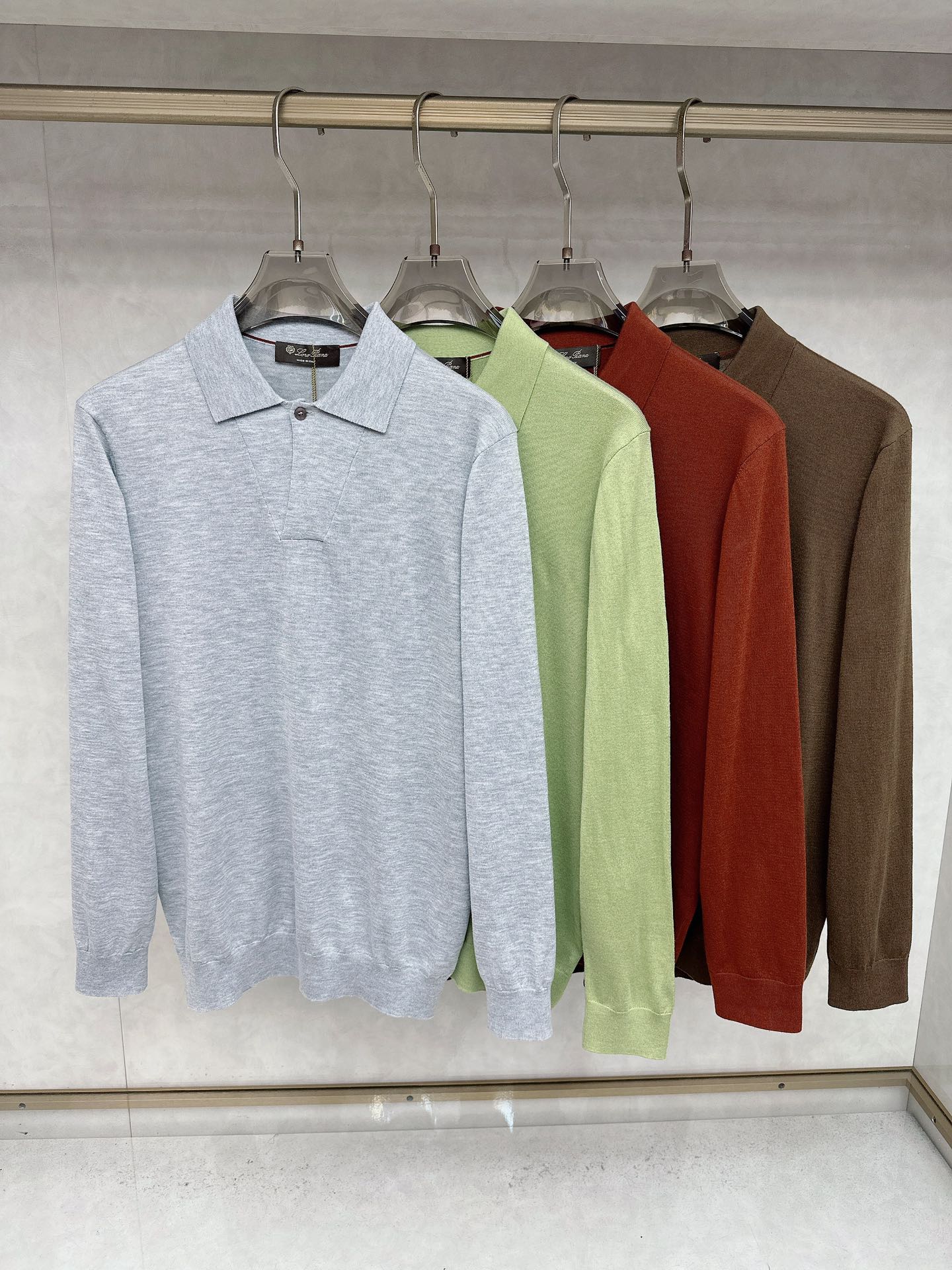Kiton 2025官网同步发售！辅料全部原版定制出品，贸易公司真品订单。高级定制进口面料，以天然植物纖