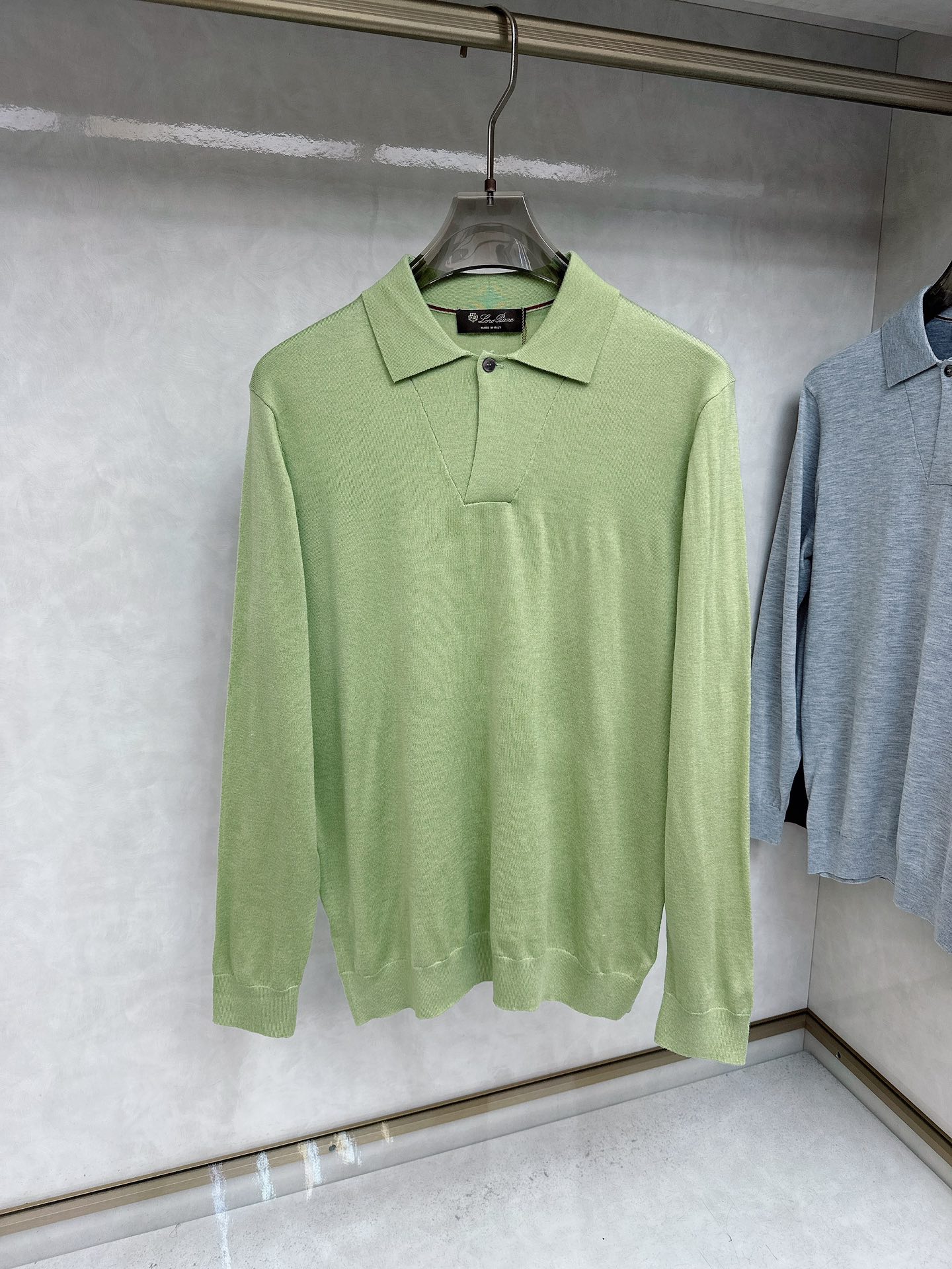 Kiton 2025官网同步发售！辅料全部原版定制出品，贸易公司真品订单。高级定制进口面料，以天然植物纖