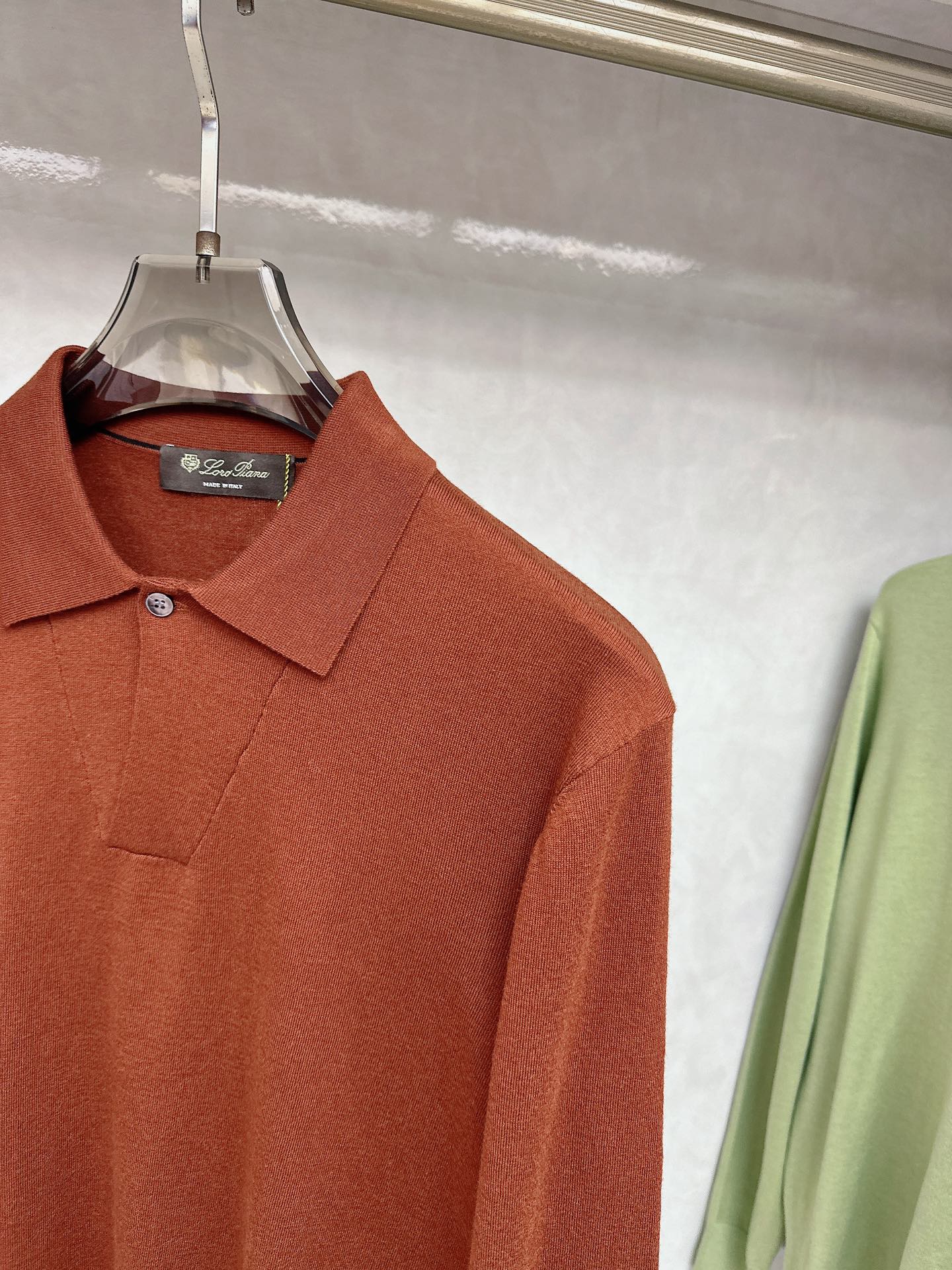 Kiton 2025官网同步发售！辅料全部原版定制出品，贸易公司真品订单。高级定制进口面料，以天然植物纖