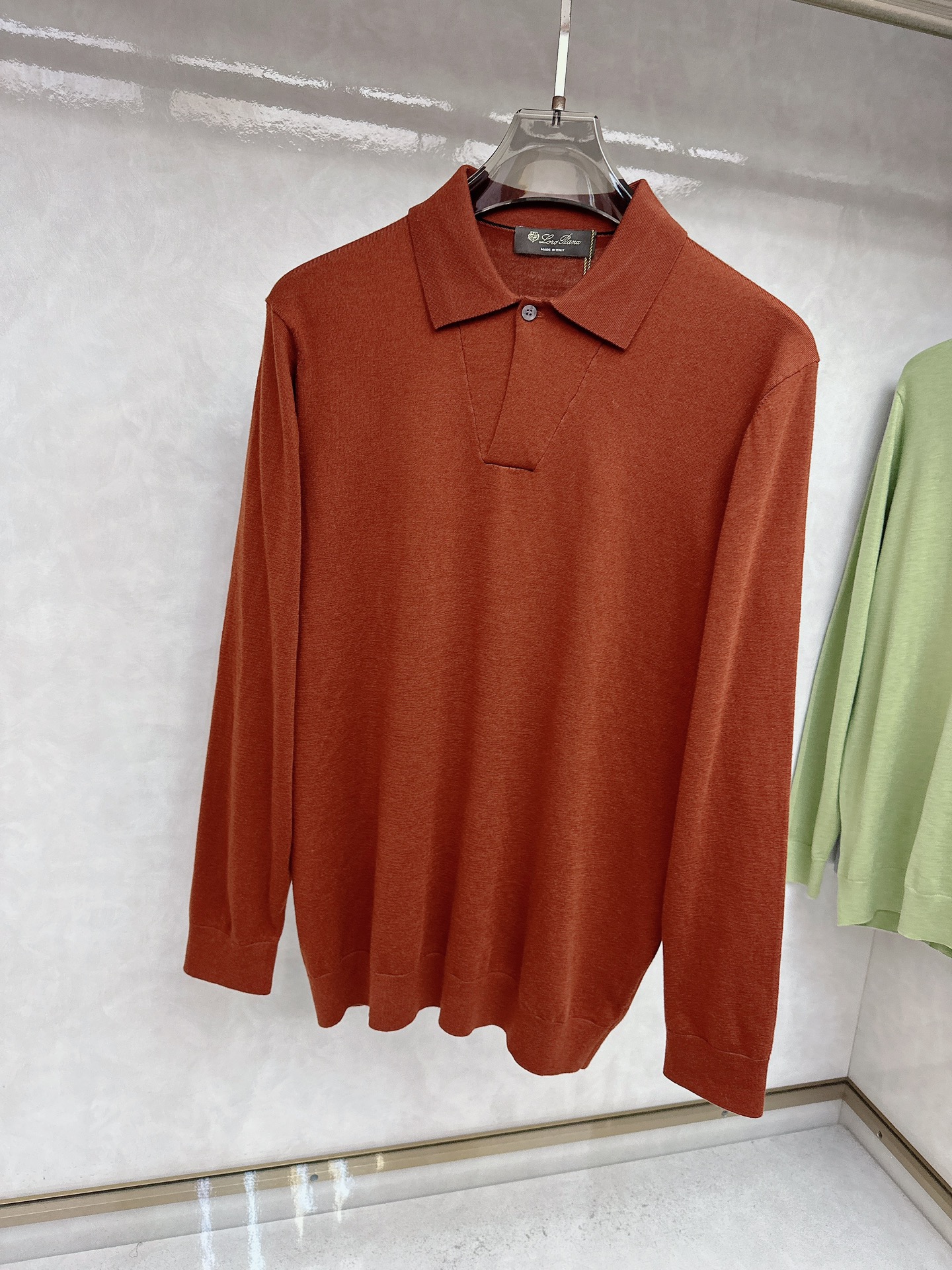 Kiton 2025官网同步发售！辅料全部原版定制出品，贸易公司真品订单。高级定制进口面料，以天然植物纖