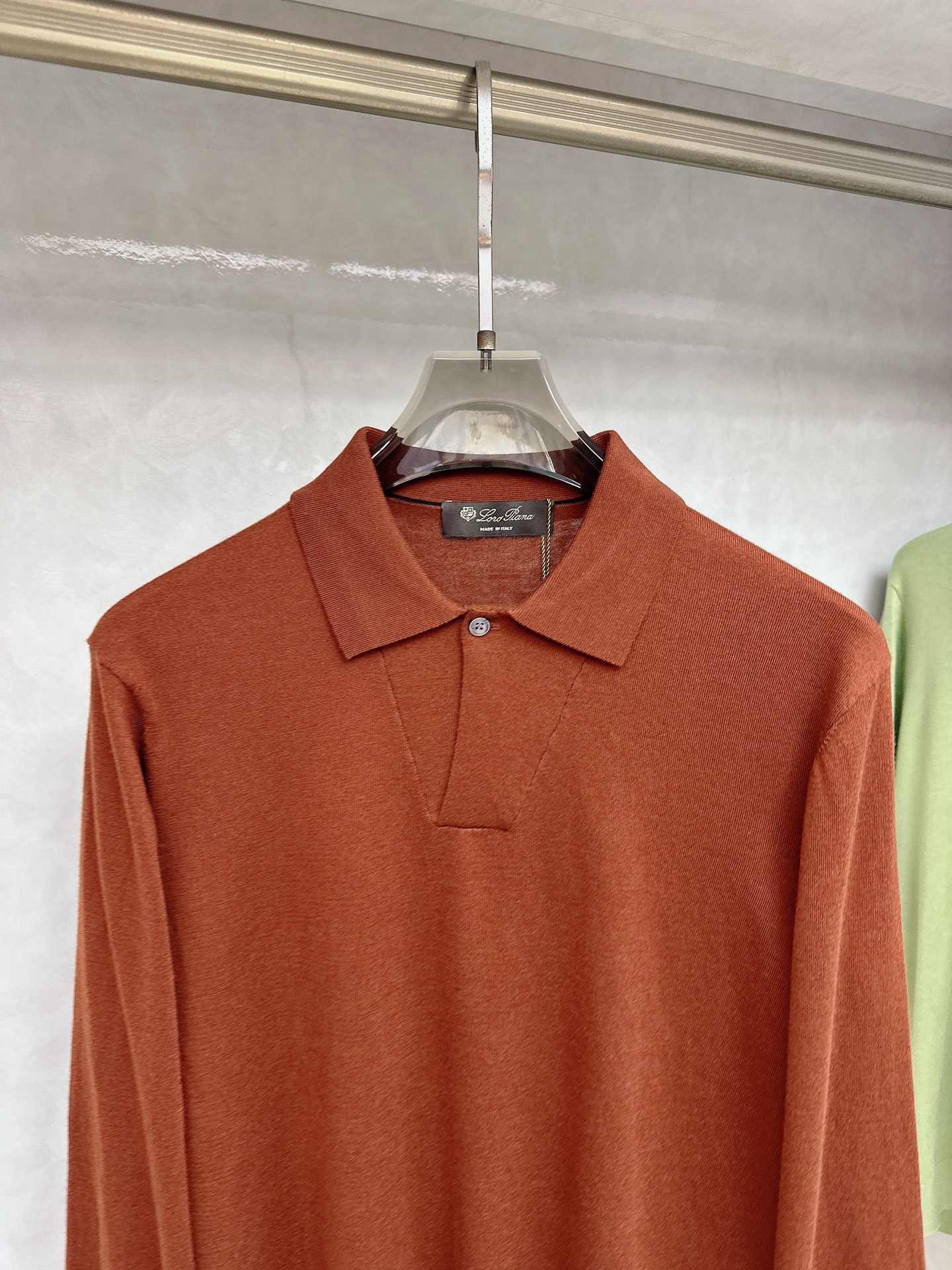 Kiton 2025官网同步发售！辅料全部原版定制出品，贸易公司真品订单。高级定制进口面料，以天然植物纖
