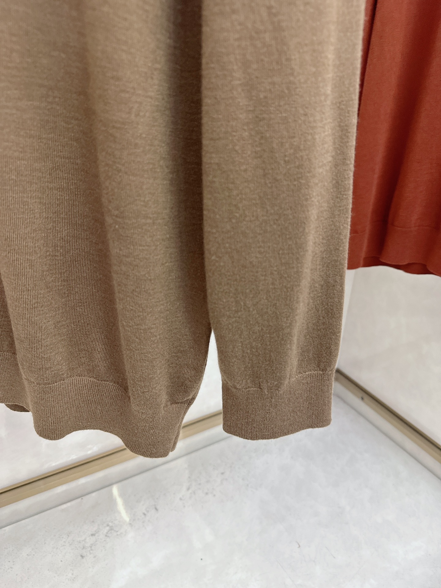 Kiton 2025官网同步发售！辅料全部原版定制出品，贸易公司真品订单。高级定制进口面料，以天然植物纖