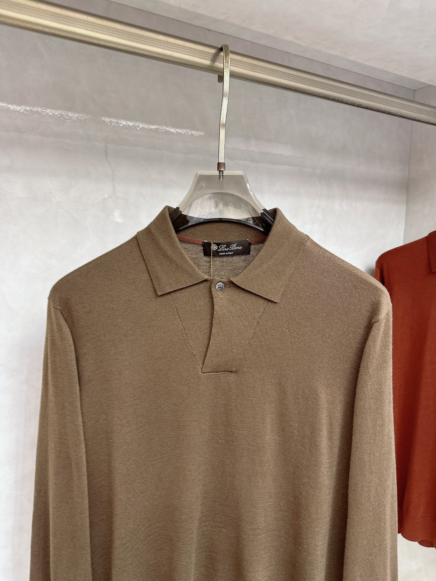 Kiton 2025官网同步发售！辅料全部原版定制出品，贸易公司真品订单。高级定制进口面料，以天然植物纖