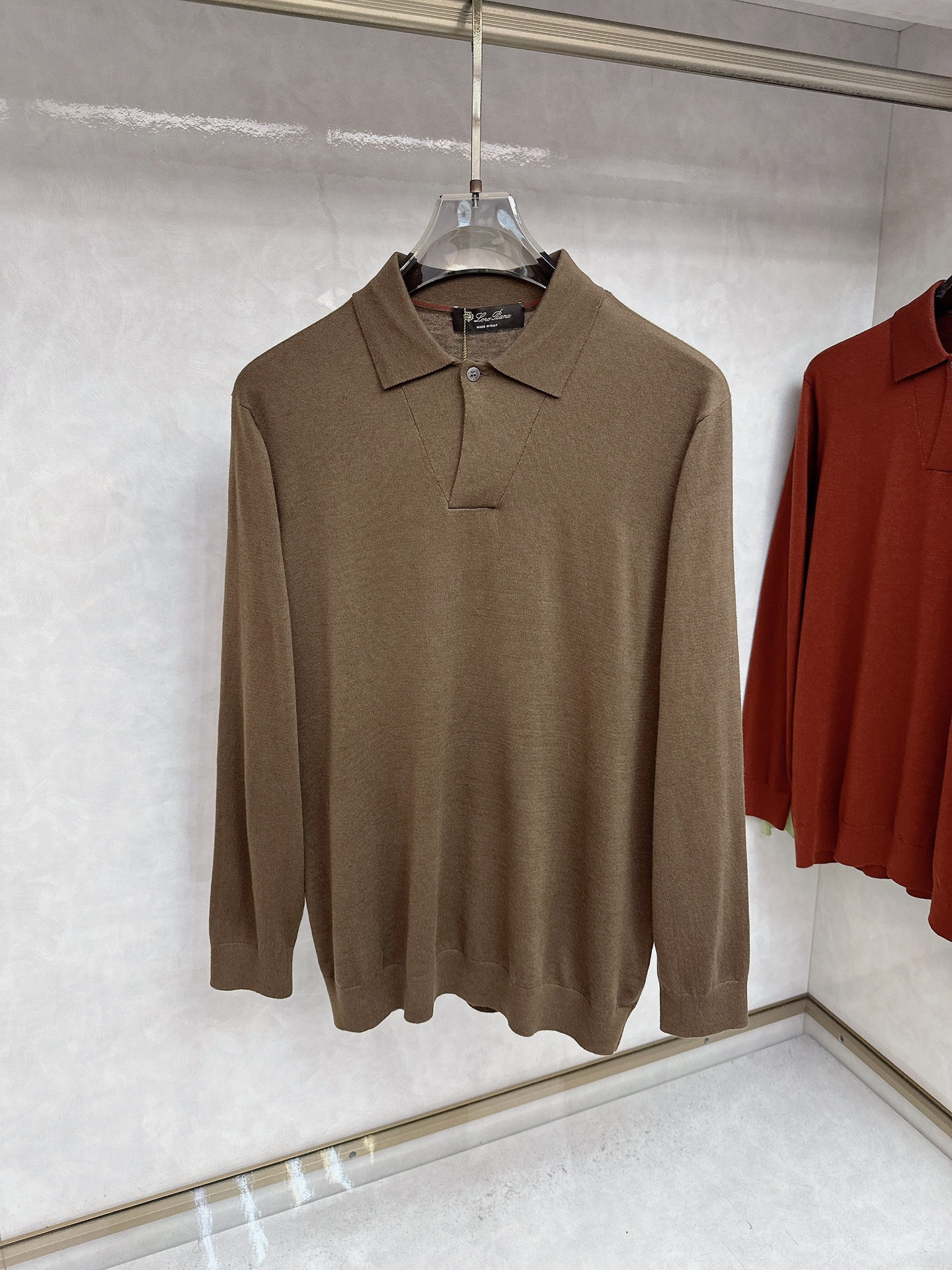 Kiton 2025官网同步发售！辅料全部原版定制出品，贸易公司真品订单。高级定制进口面料，以天然植物纖