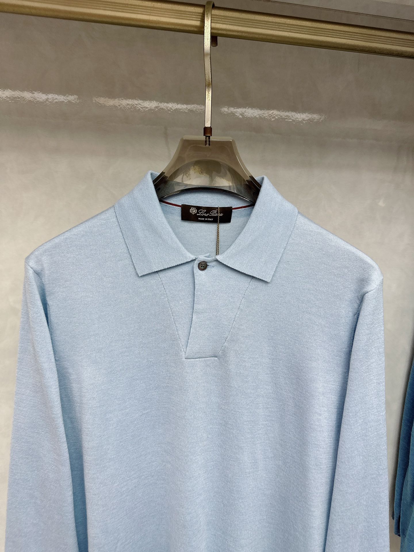 Kiton 2025官网同步发售！辅料全部原版定制出品，贸易公司真品订单。高级定制进口面料，以天然植物纖