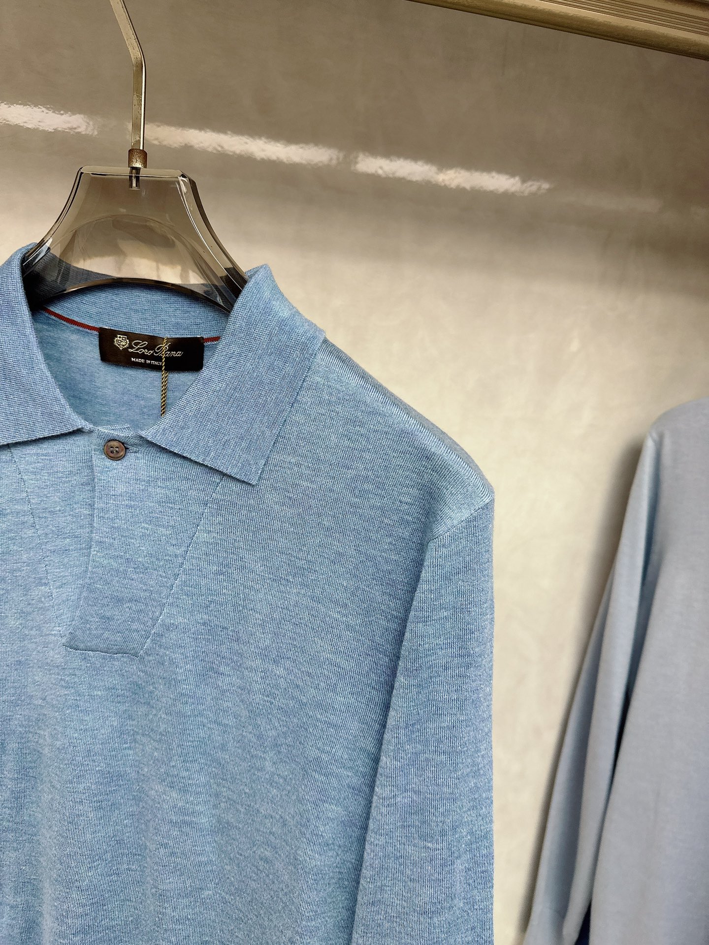 Kiton 2025官网同步发售！辅料全部原版定制出品，贸易公司真品订单。高级定制进口面料，以天然植物纖