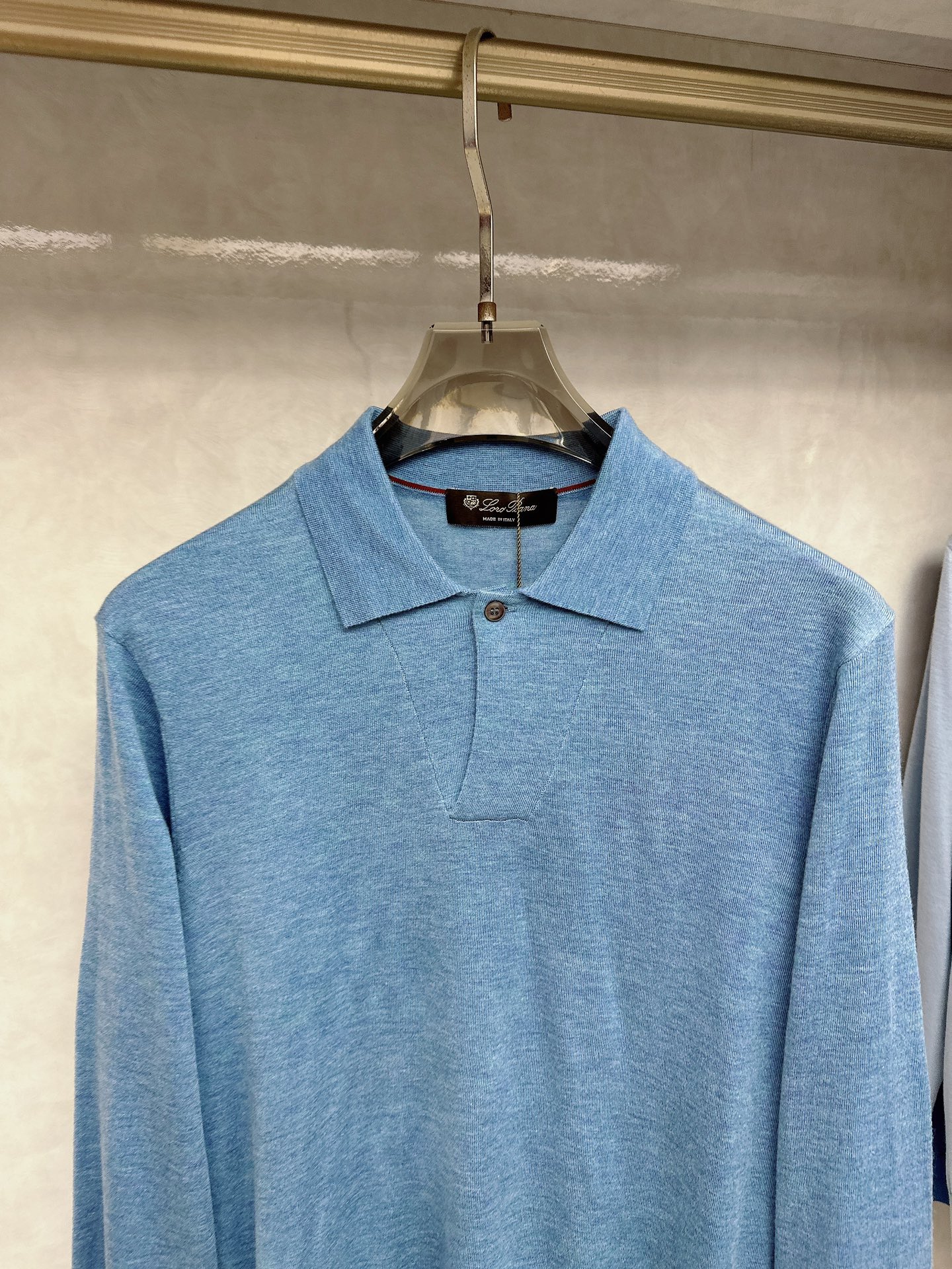 Kiton 2025官网同步发售！辅料全部原版定制出品，贸易公司真品订单。高级定制进口面料，以天然植物纖