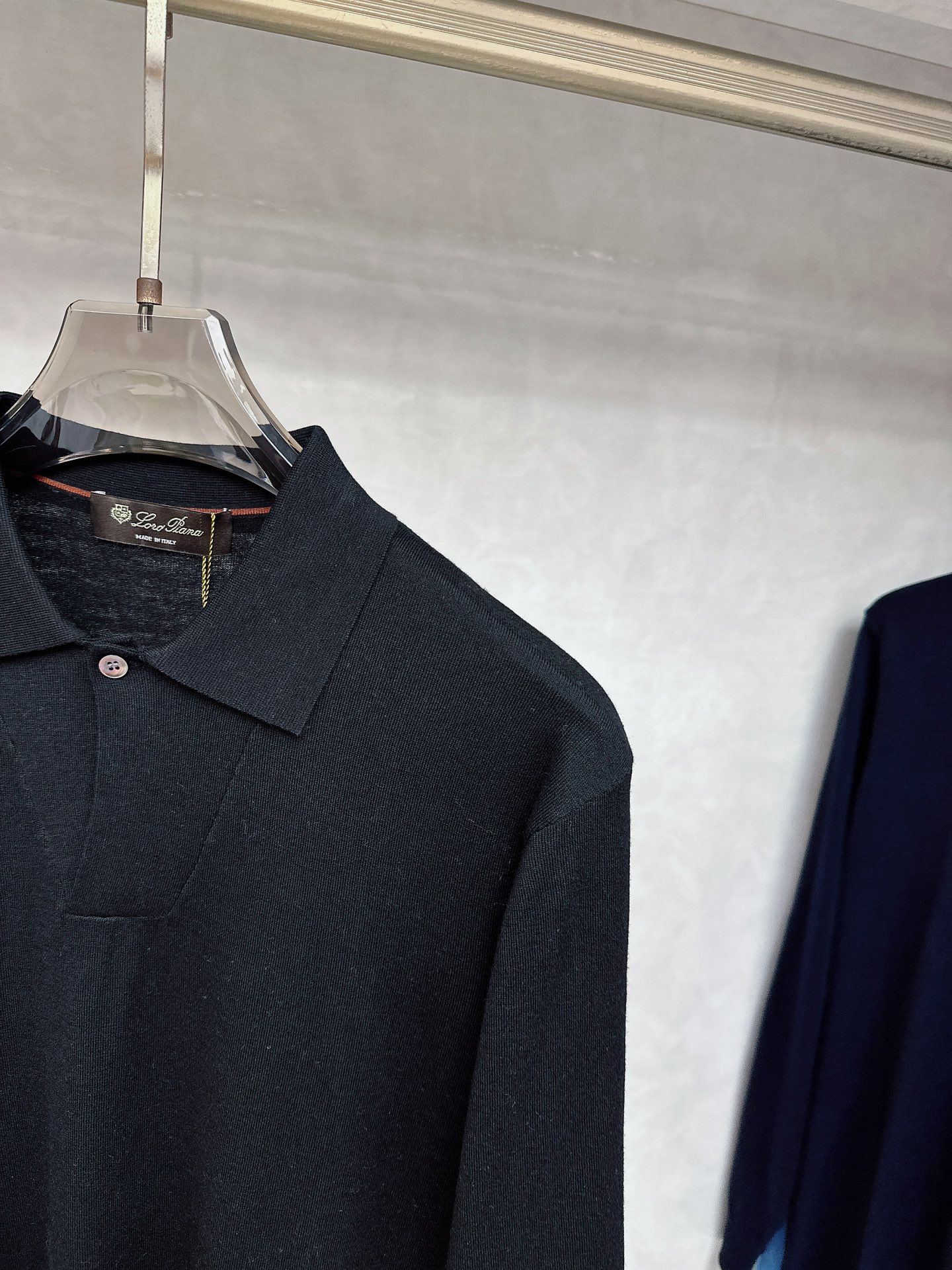 Kiton 2025官网同步发售！辅料全部原版定制出品，贸易公司真品订单。高级定制进口面料，以天然植物纖
