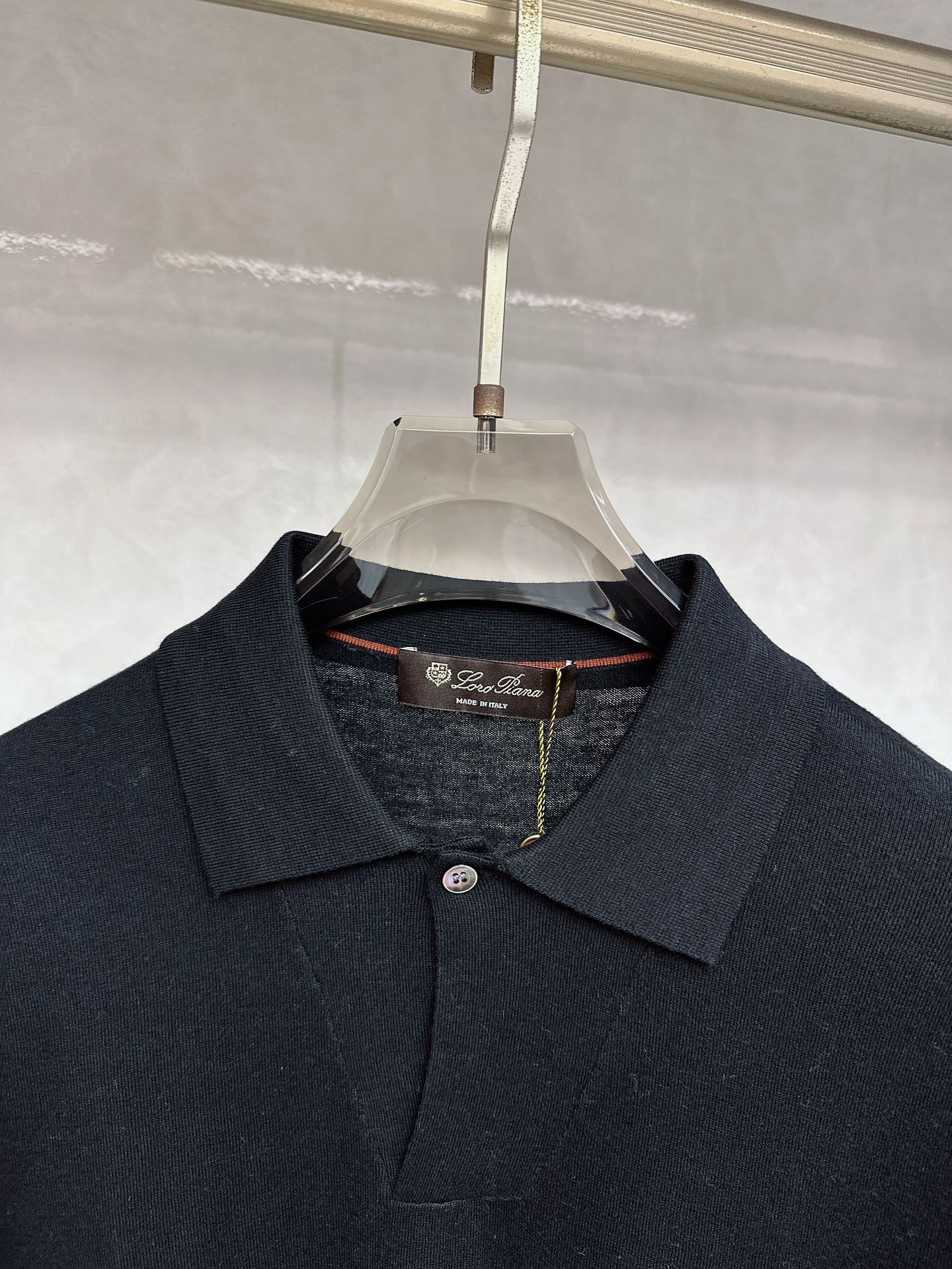 Kiton 2025官网同步发售！辅料全部原版定制出品，贸易公司真品订单。高级定制进口面料，以天然植物纖