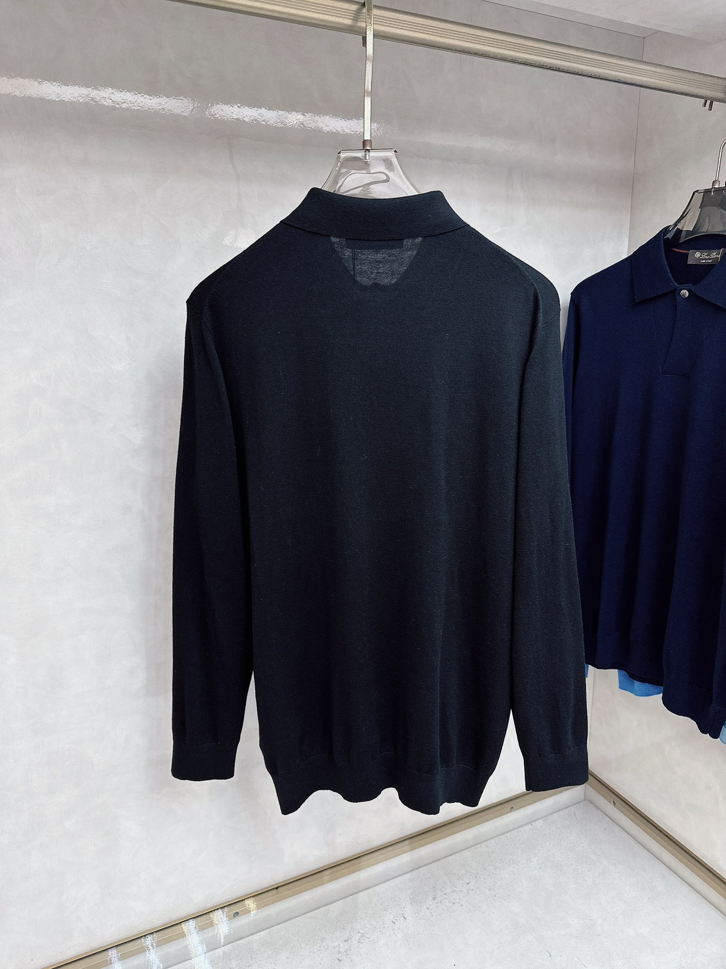 Kiton 2025官网同步发售！辅料全部原版定制出品，贸易公司真品订单。高级定制进口面料，以天然植物纖