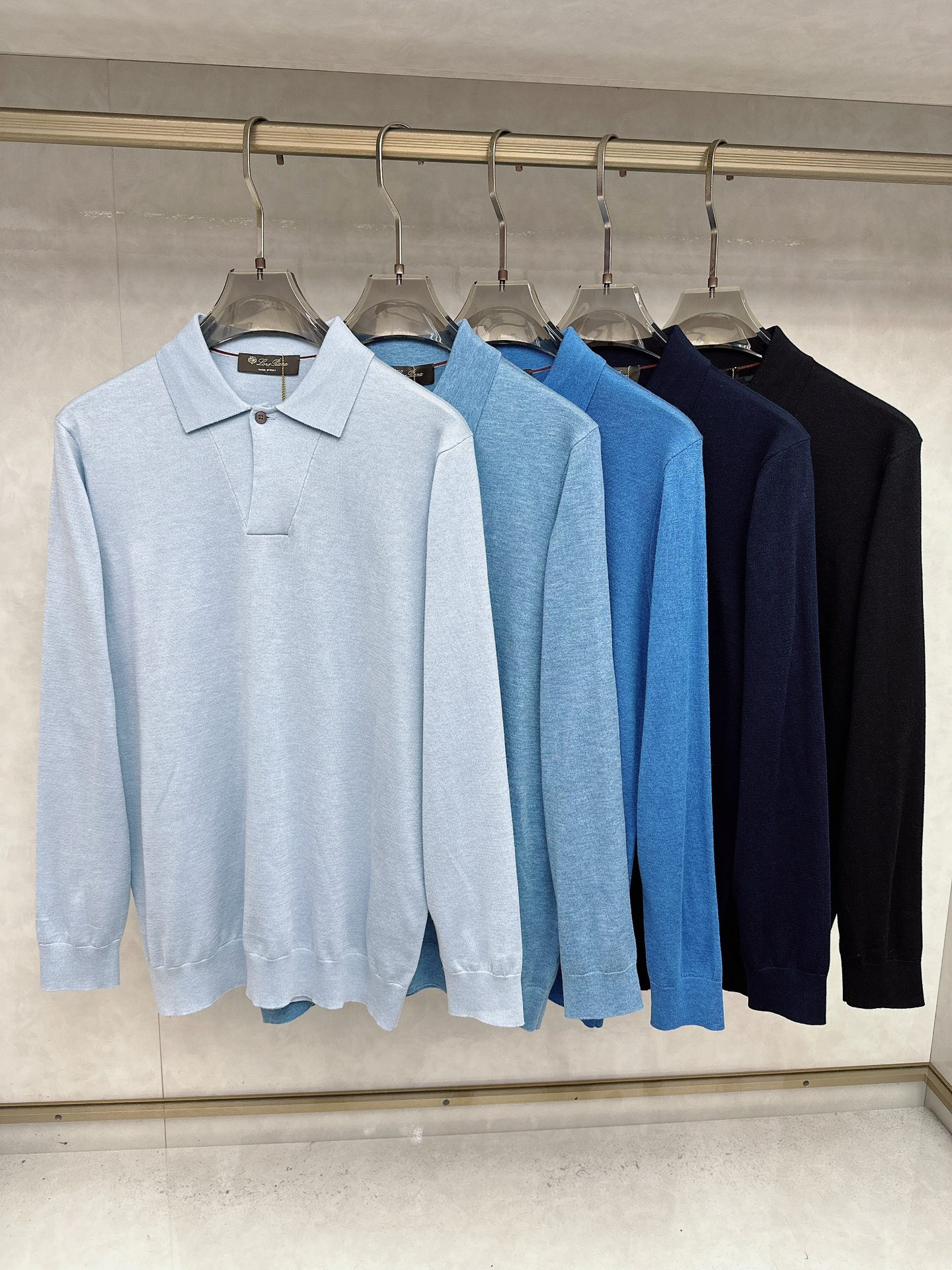 Kiton 2025官网同步发售！辅料全部原版定制出品，贸易公司真品订单。高级定制进口面料，以天然植物纖