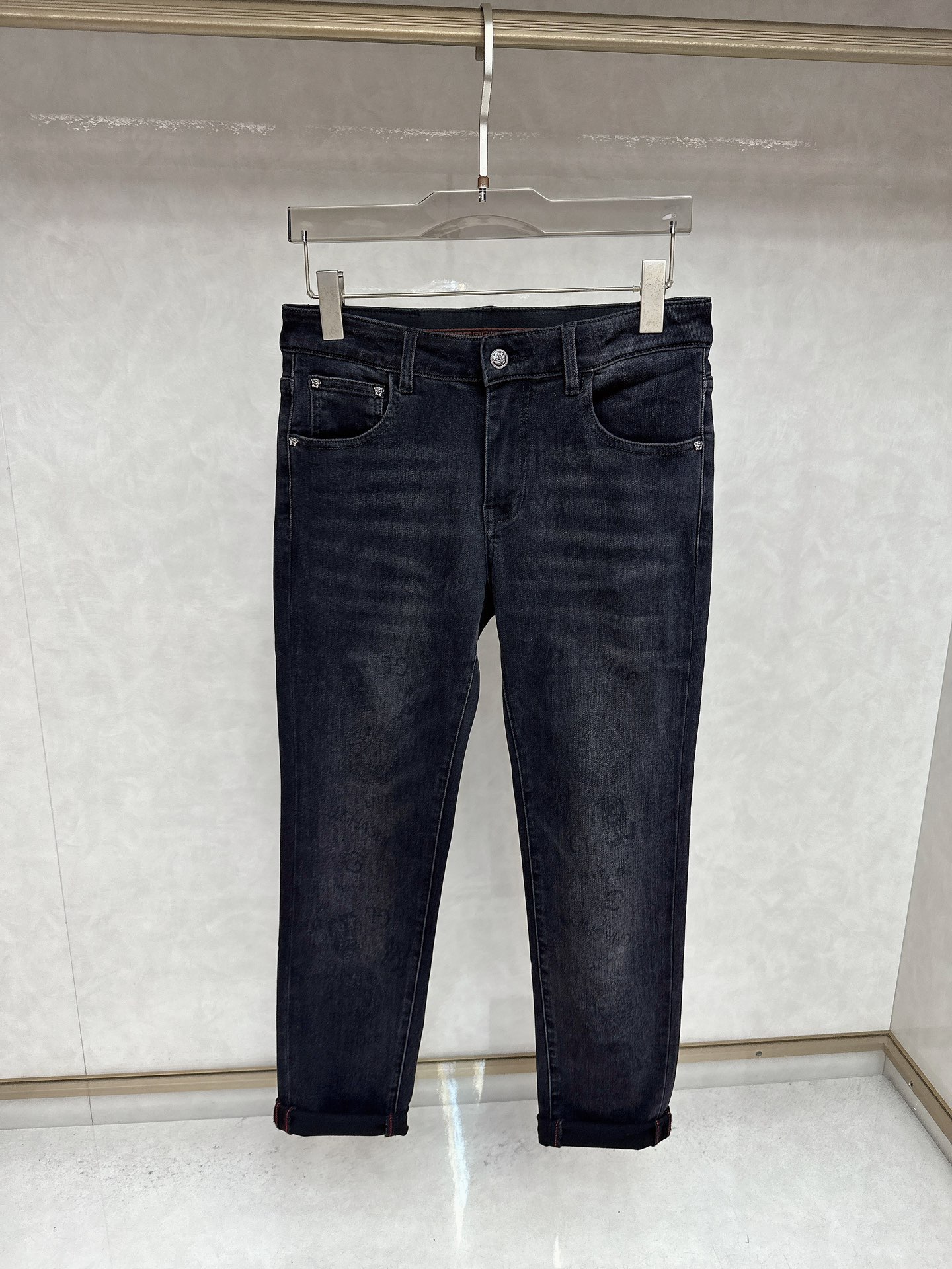 Versace Slim Fit Jeans: Premium Denim, Heavy Craftsmanship, and Original Hardware 3 i1756732817 3311 1