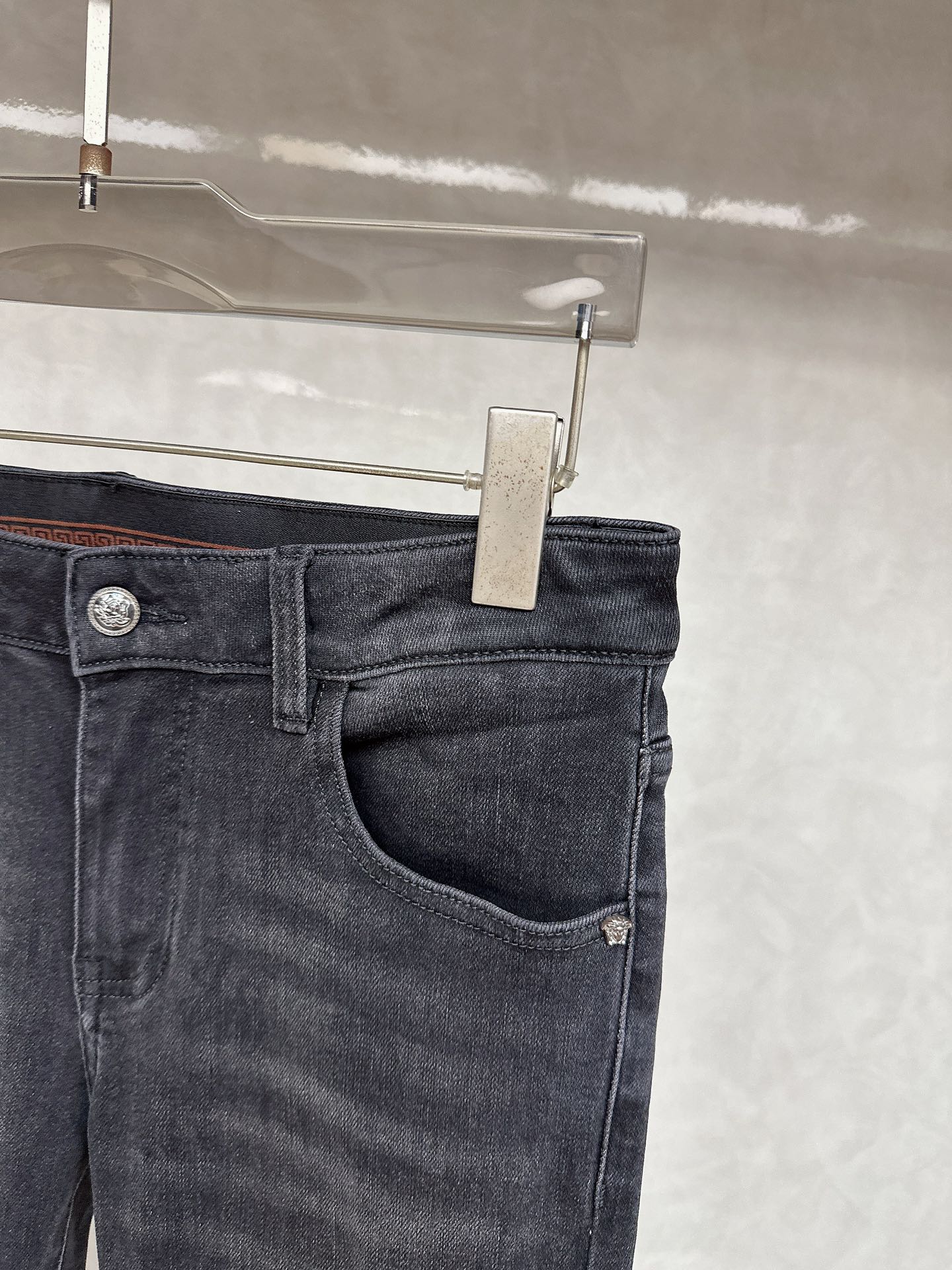Versace Slim Fit Jeans: Premium Denim, Heavy Craftsmanship, and Original Hardware 5 i1756732817 5921 0