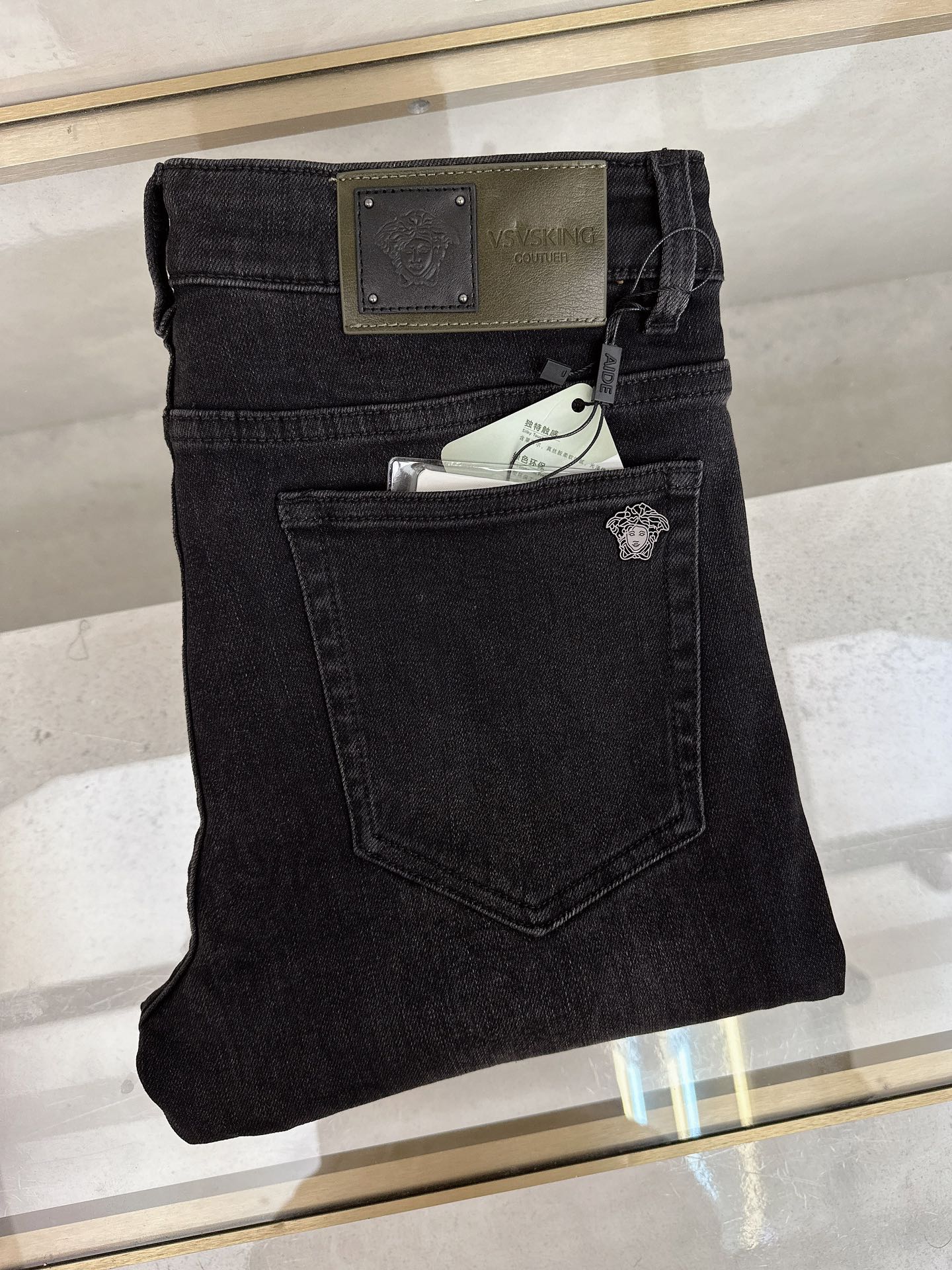 Versace Slim Fit Jeans: Premium Denim, Heavy Craftsmanship, and Original Hardware 2 i1756732818 1662 4