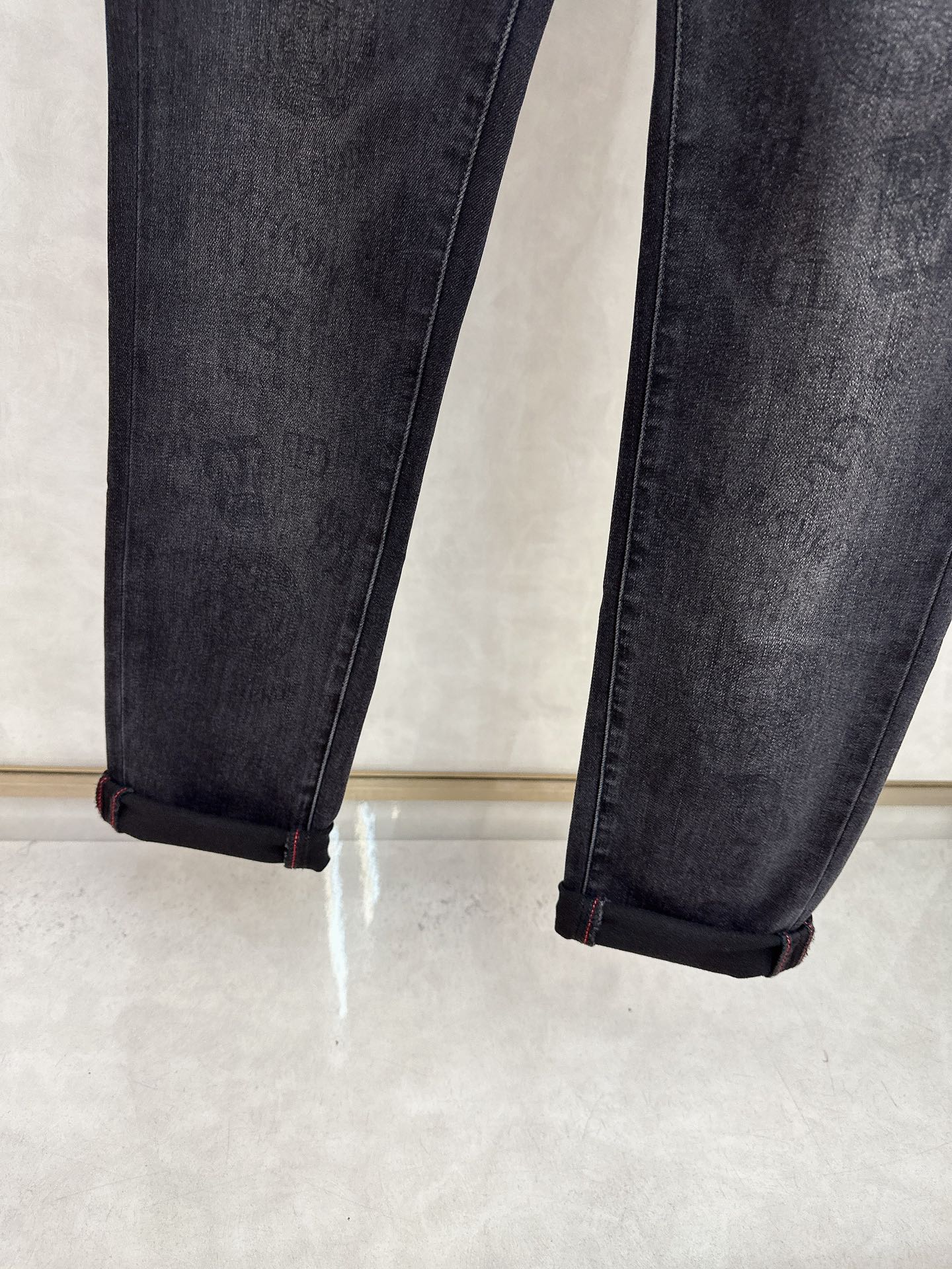 Versace Slim Fit Jeans: Premium Denim, Heavy Craftsmanship, and Original Hardware 8 i1756732818 6631 6