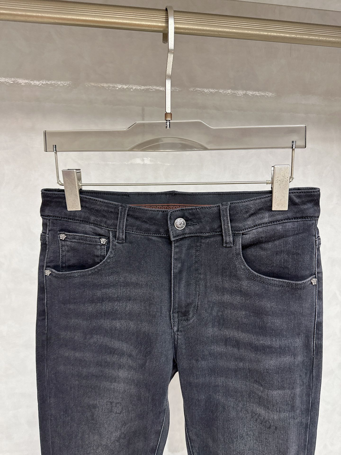 Versace Slim Fit Jeans: Premium Denim, Heavy Craftsmanship, and Original Hardware 4 i1756732818 7099 3