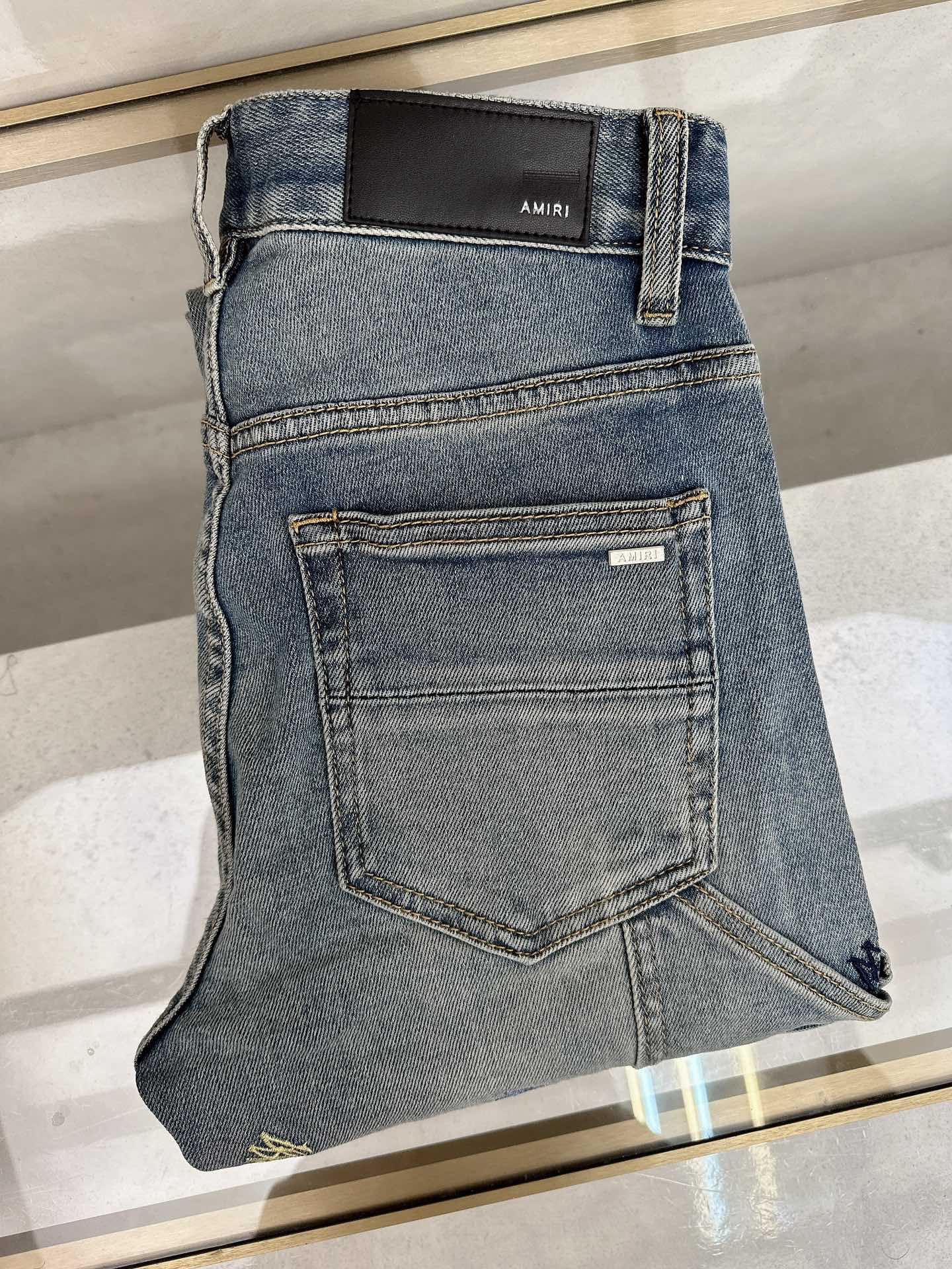 😊 2025秋冬🔥🔥新款现货上市，原单爆款牛仔裤👖超级定制款，原版五金，超级重工工艺，版型超赞👍细节做工