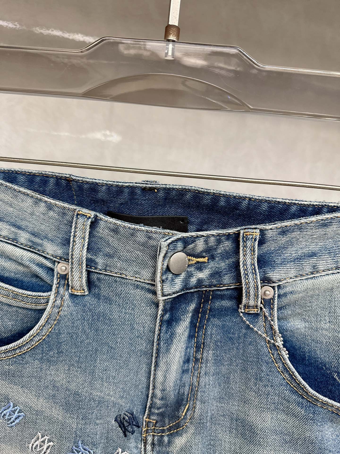 😊 2025秋冬🔥🔥新款现货上市，原单爆款牛仔裤👖超级定制款，原版五金，超级重工工艺，版型超赞👍细节做工