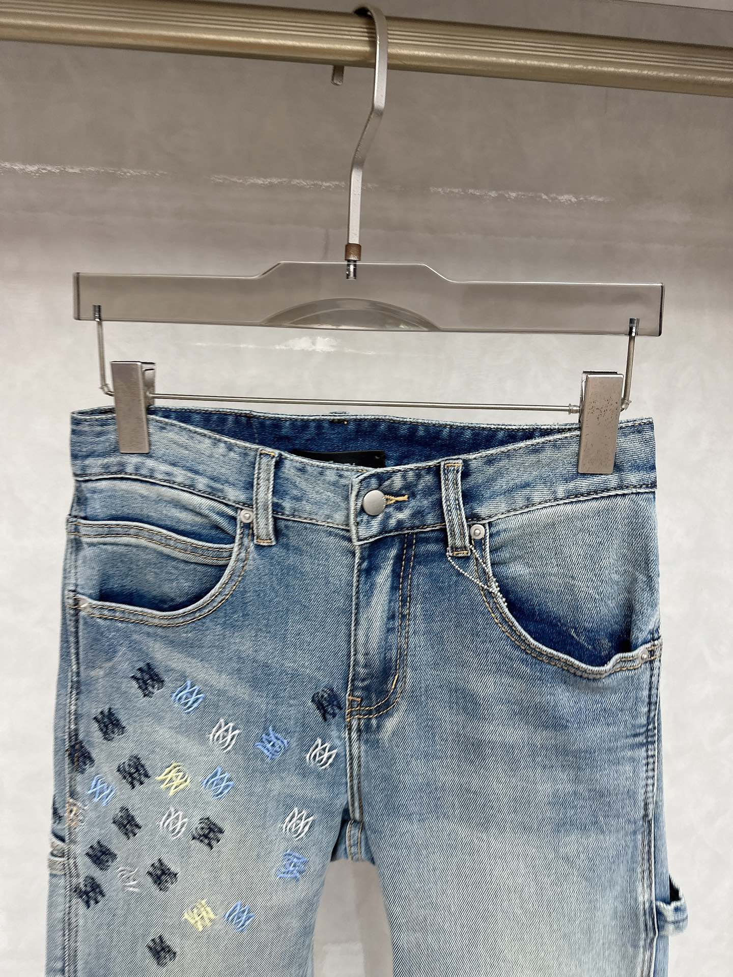 😊 2025秋冬🔥🔥新款现货上市，原单爆款牛仔裤👖超级定制款，原版五金，超级重工工艺，版型超赞👍细节做工