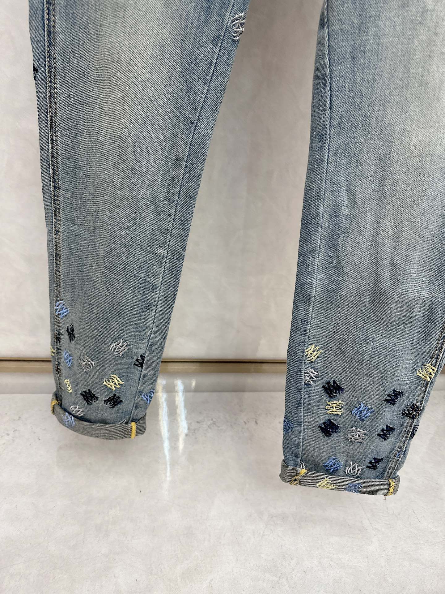 😊 2025秋冬🔥🔥新款现货上市，原单爆款牛仔裤👖超级定制款，原版五金，超级重工工艺，版型超赞👍细节做工