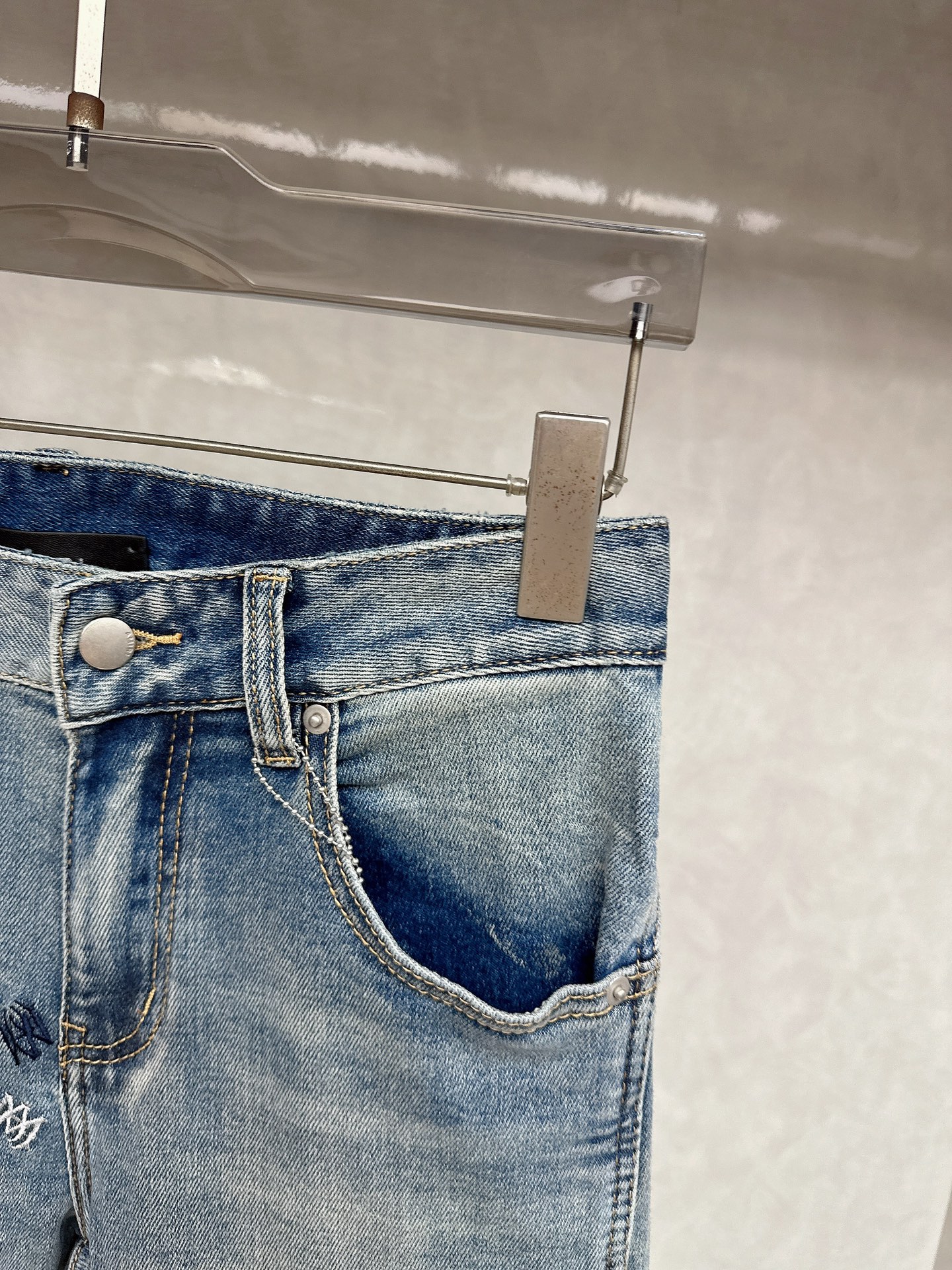 😊 2025秋冬🔥🔥新款现货上市，原单爆款牛仔裤👖超级定制款，原版五金，超级重工工艺，版型超赞👍细节做工