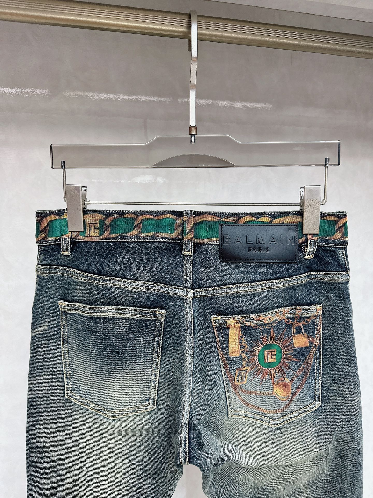 😊 2025秋冬🔥🔥新款现货上市，原单爆款牛仔裤👖超级定制款，原版五金，超级重工工艺，版型超赞👍细节做工