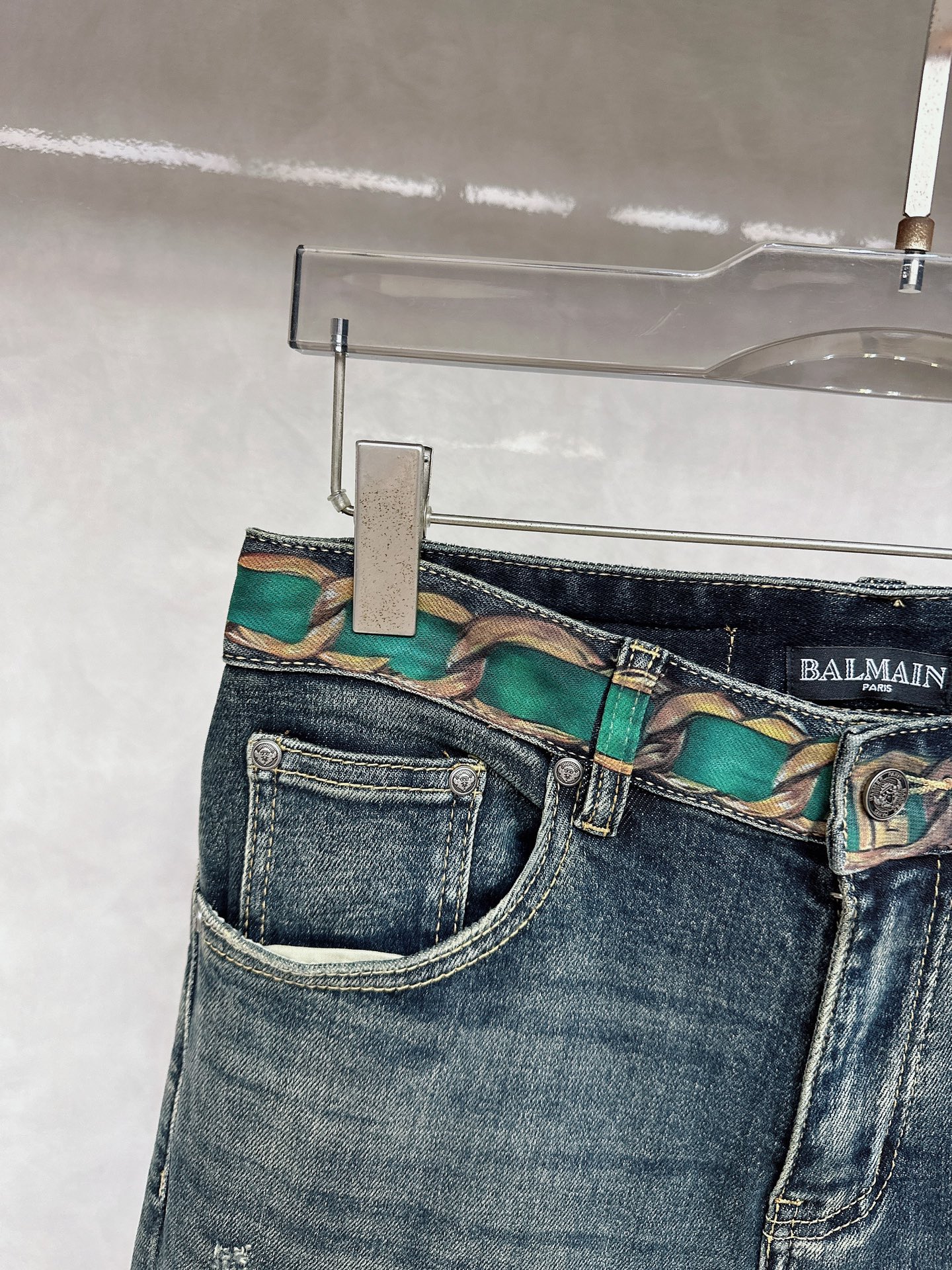 😊 2025秋冬🔥🔥新款现货上市，原单爆款牛仔裤👖超级定制款，原版五金，超级重工工艺，版型超赞👍细节做工