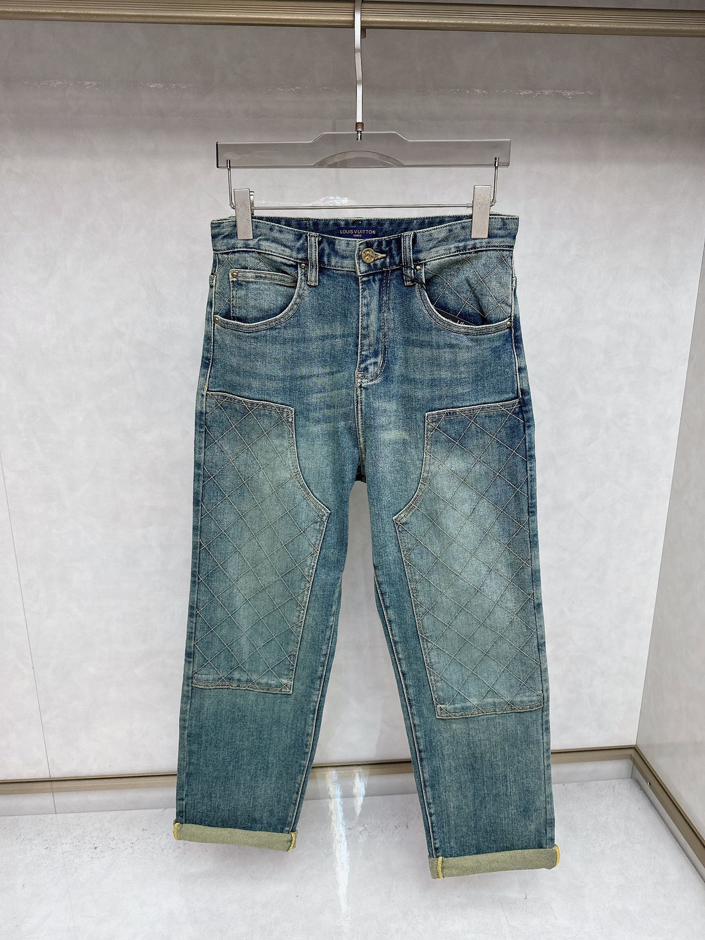 LV 2025秋冬🔥🔥新款现货上市，原单爆款牛仔裤👖超级定制款，原版五金，超级重工工艺，版型超赞👍细节做