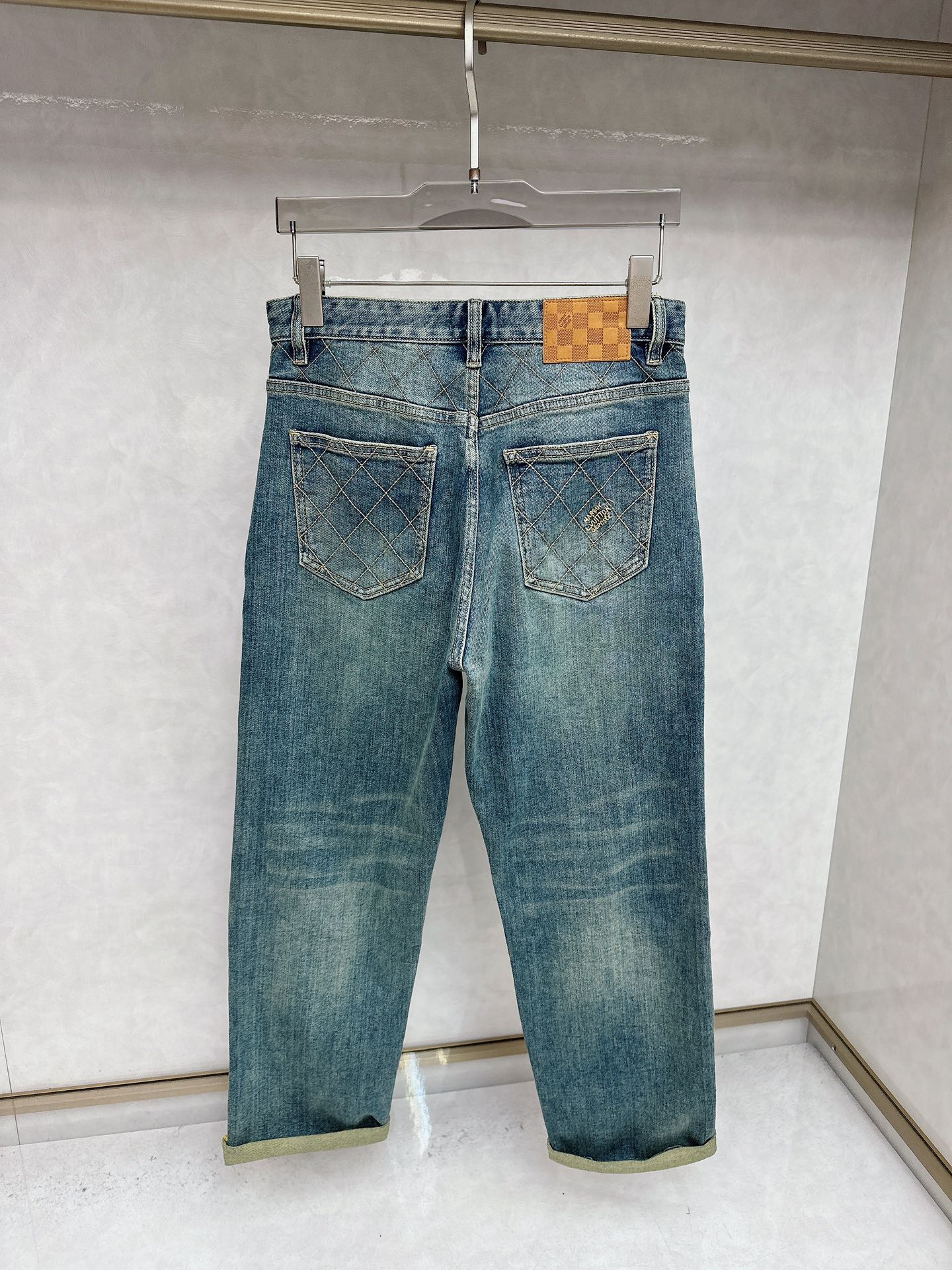 LV 2025秋冬🔥🔥新款现货上市，原单爆款牛仔裤👖超级定制款，原版五金，超级重工工艺，版型超赞👍细节做