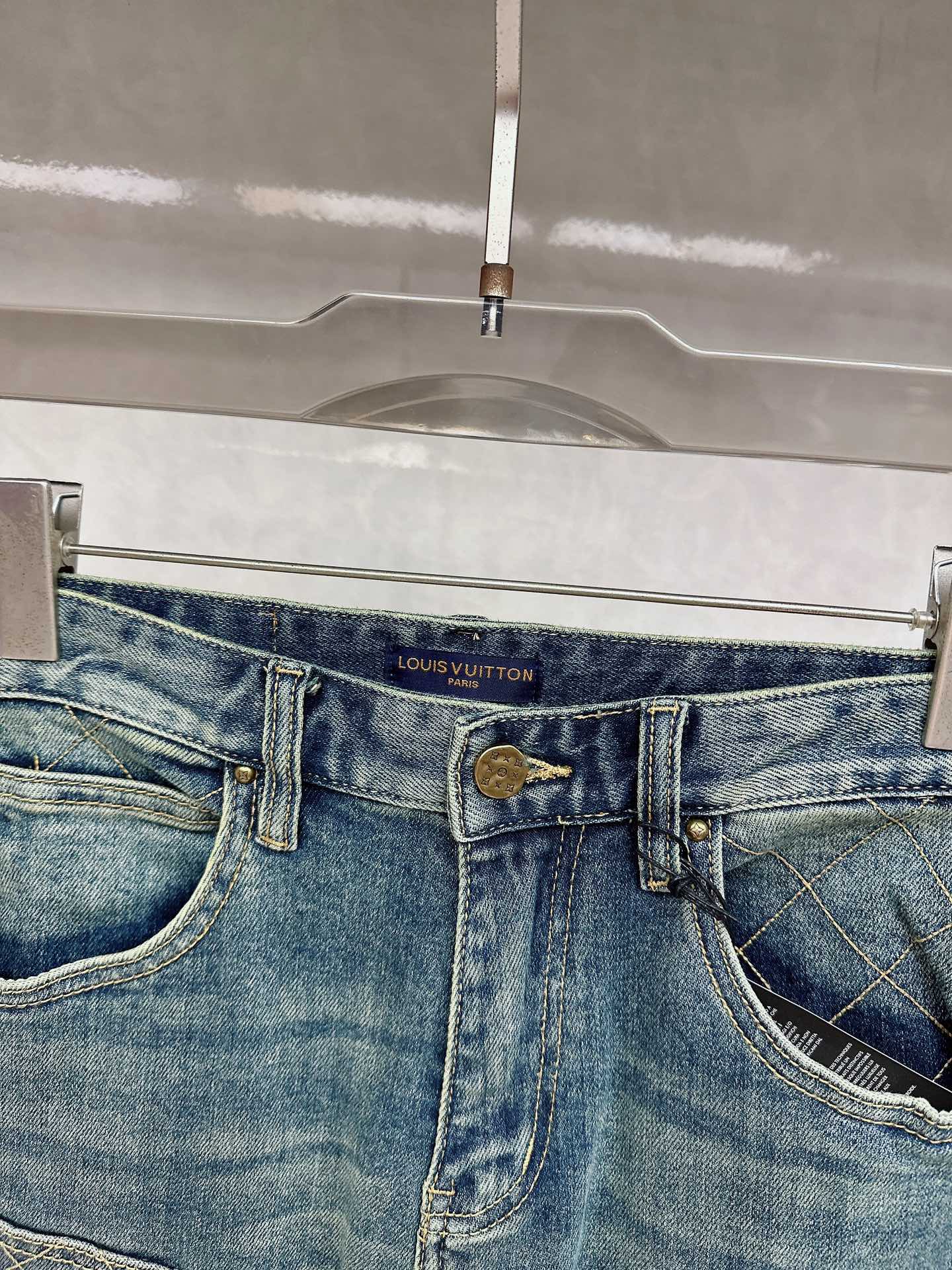 LV 2025秋冬🔥🔥新款现货上市，原单爆款牛仔裤👖超级定制款，原版五金，超级重工工艺，版型超赞👍细节做