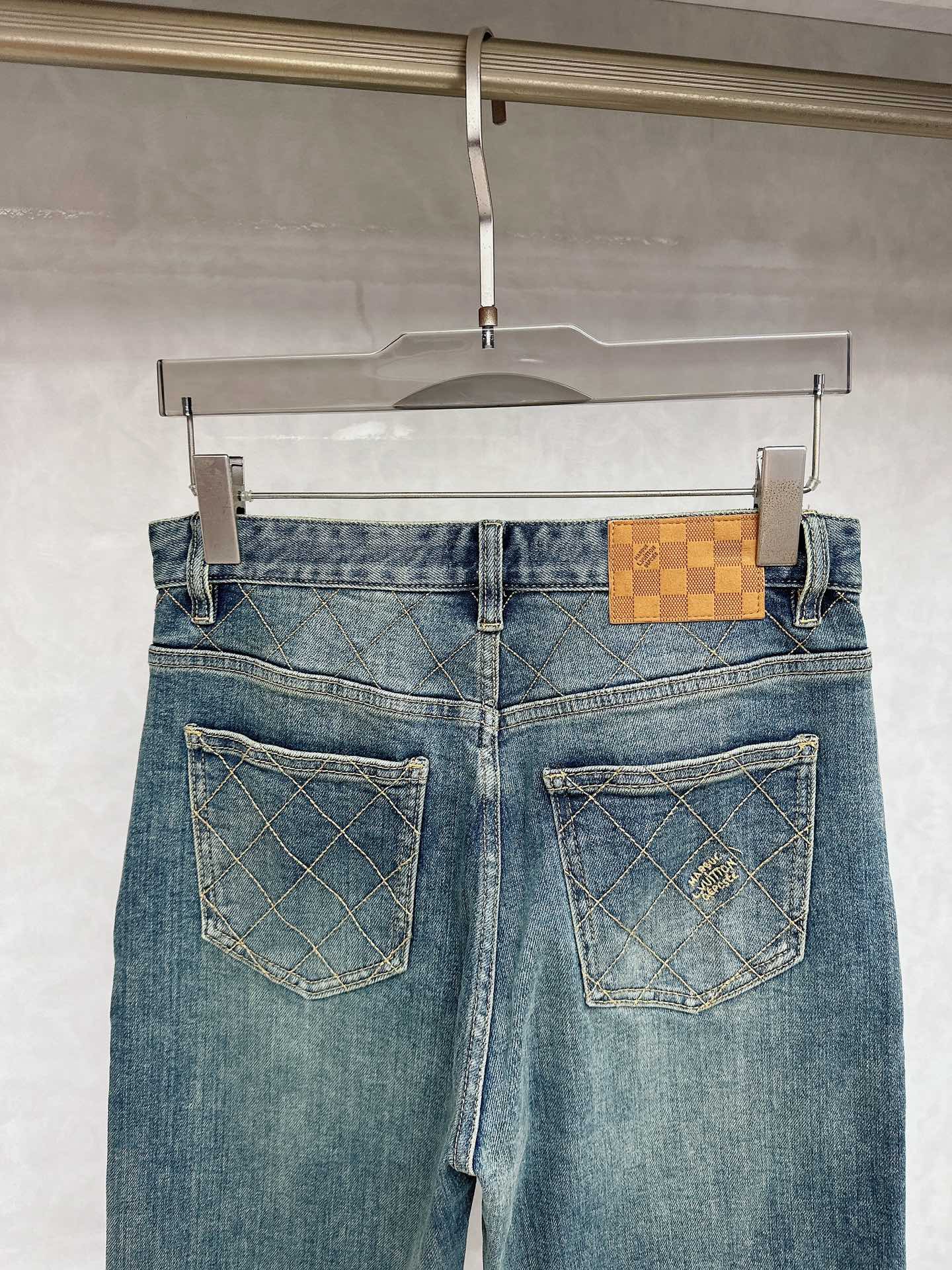 LV 2025秋冬🔥🔥新款现货上市，原单爆款牛仔裤👖超级定制款，原版五金，超级重工工艺，版型超赞👍细节做