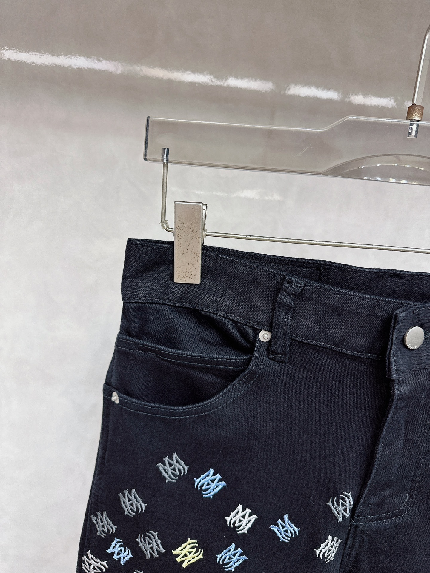 😊 2025秋冬🔥🔥新款现货上市，原单爆款牛仔裤👖超级定制款，原版五金，超级重工工艺，版型超赞👍细节做工