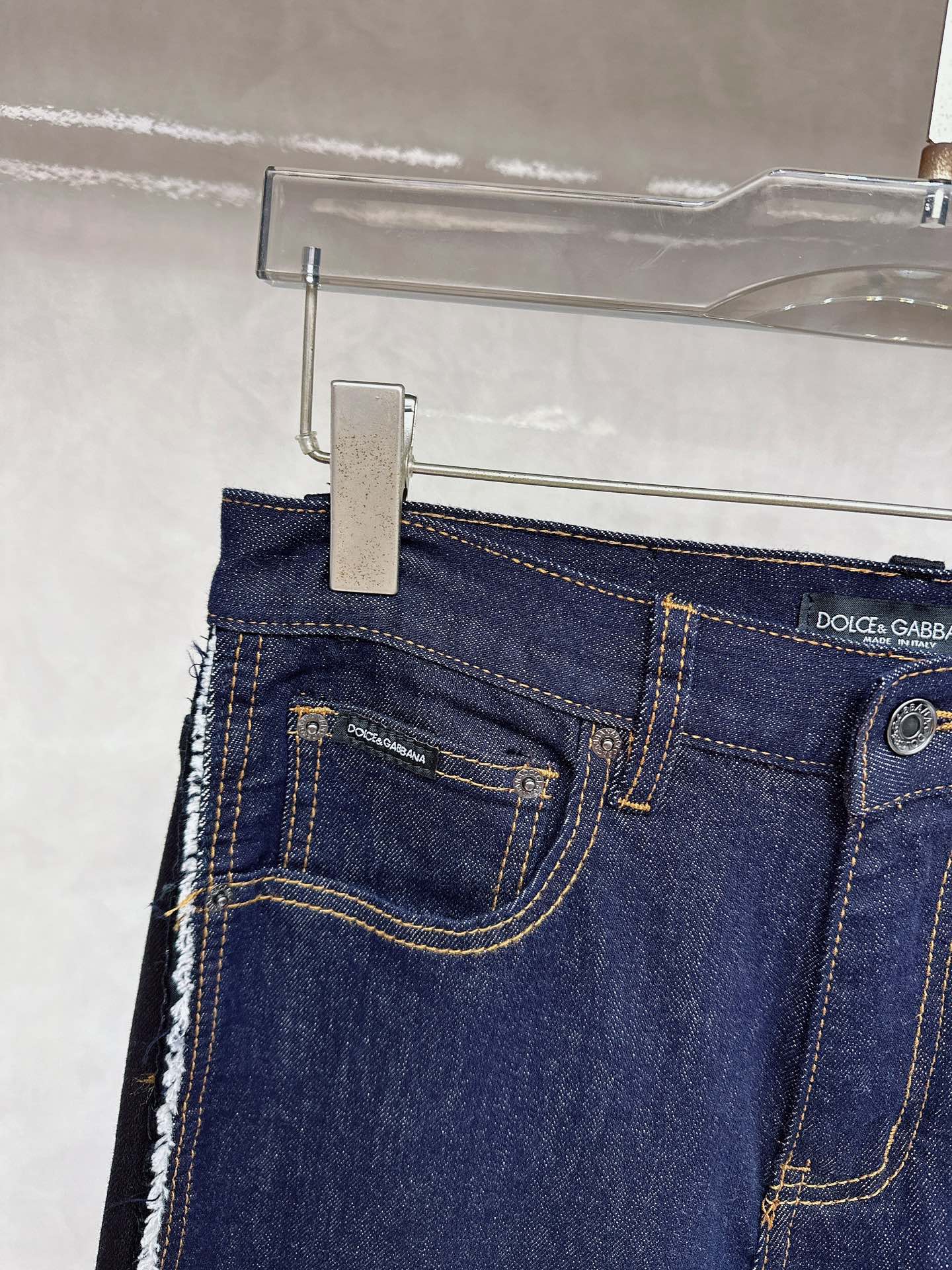 DG 2025秋冬🔥🔥新款现货上市，原单爆款牛仔裤👖超级定制款，原版五金，超级重工工艺，版型超赞👍细节做