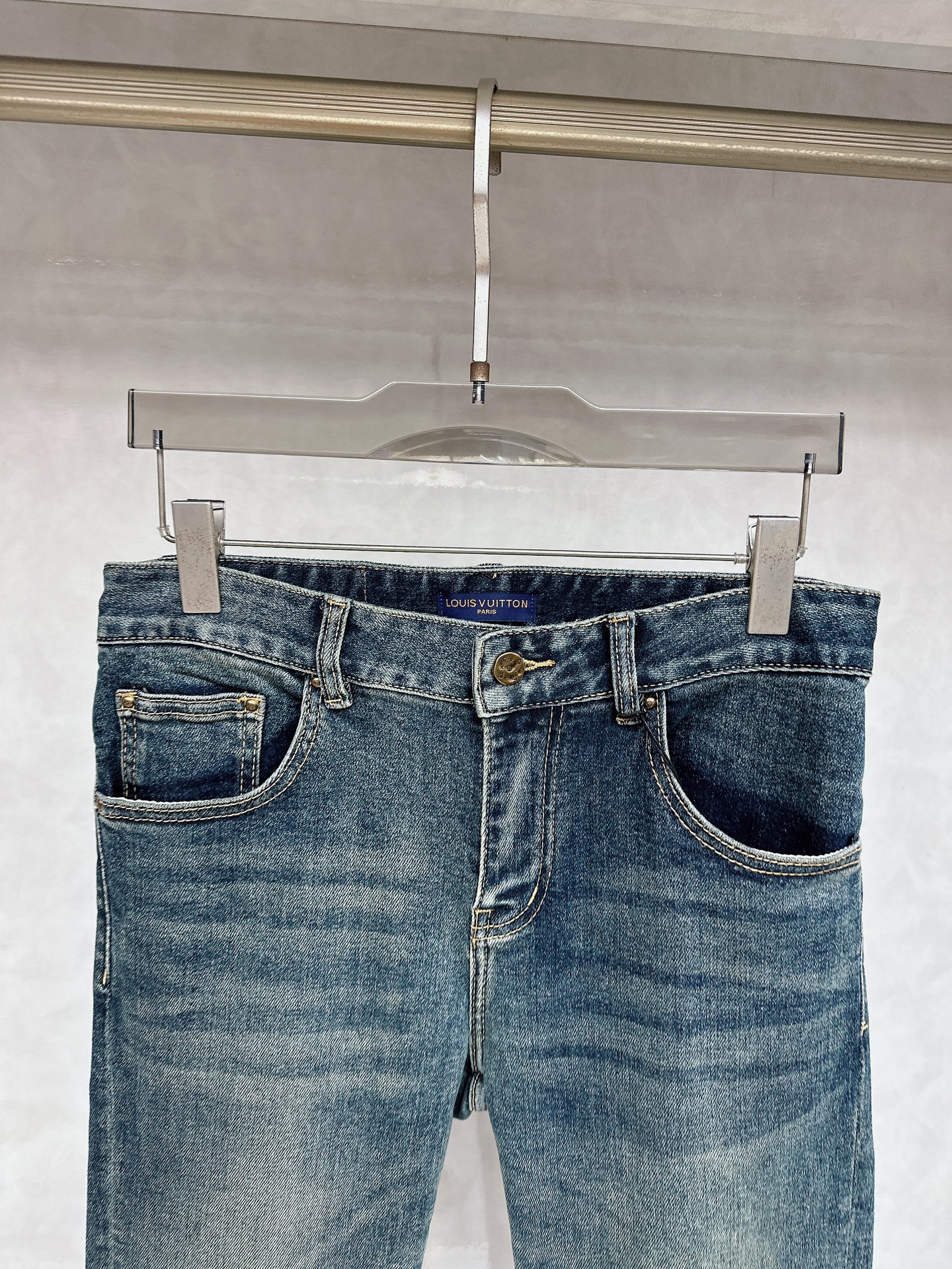 LV 2025秋冬🔥🔥新款现货上市，原单爆款牛仔裤👖超级定制款，原版五金，超级重工工艺，版型超赞👍细节做