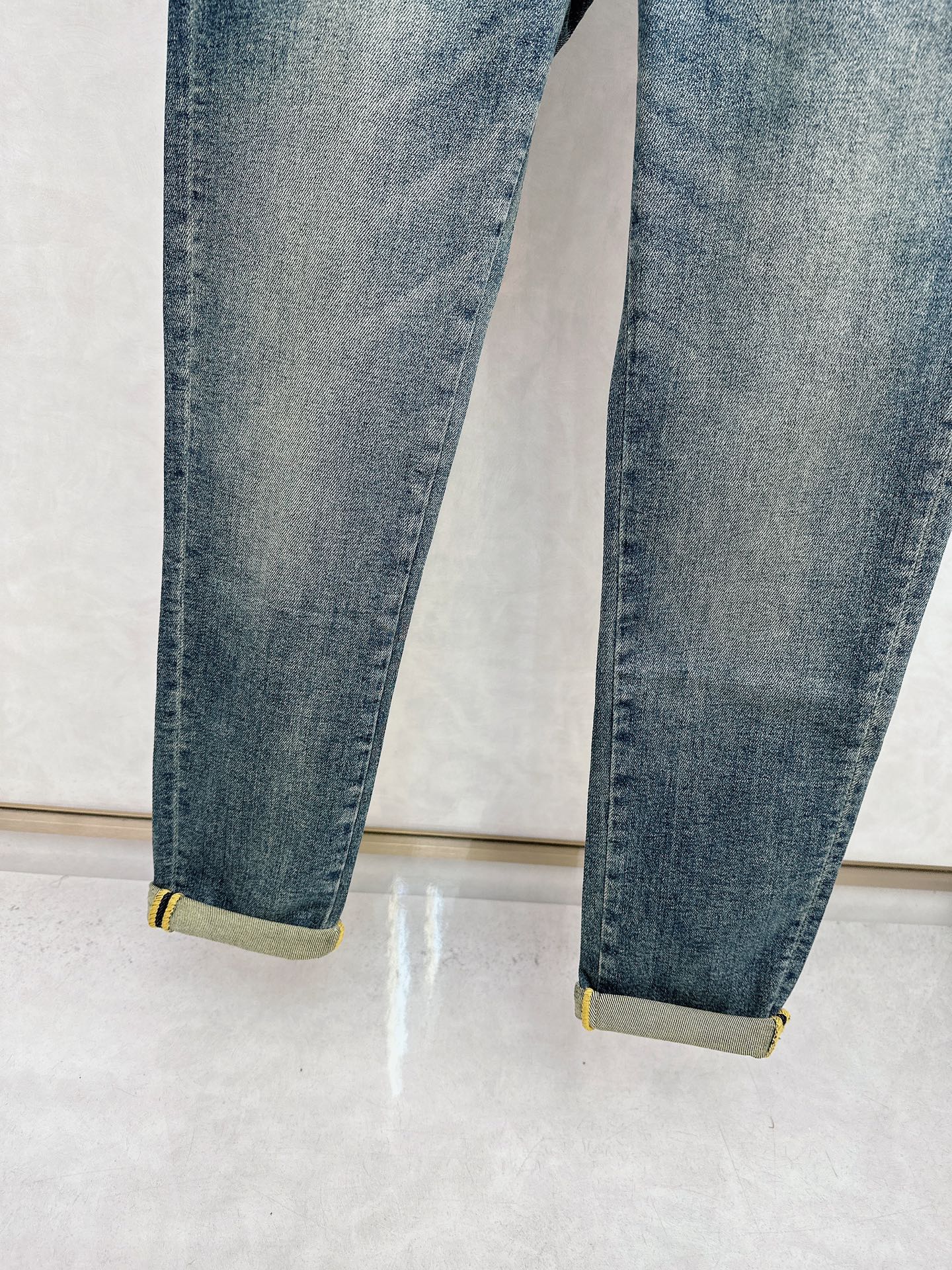 LV 2025秋冬🔥🔥新款现货上市，原单爆款牛仔裤👖超级定制款，原版五金，超级重工工艺，版型超赞👍细节做