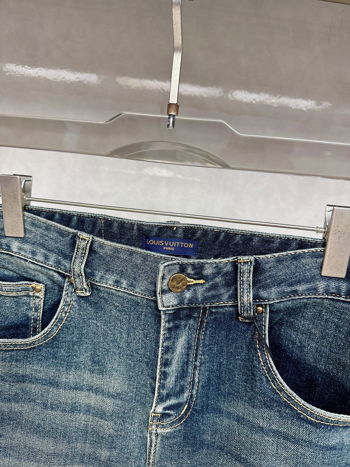 LV 2025秋冬🔥🔥新款现货上市，原单爆款牛仔裤👖超级定制款，原版五金，超级重工工艺，版型超赞👍细节做