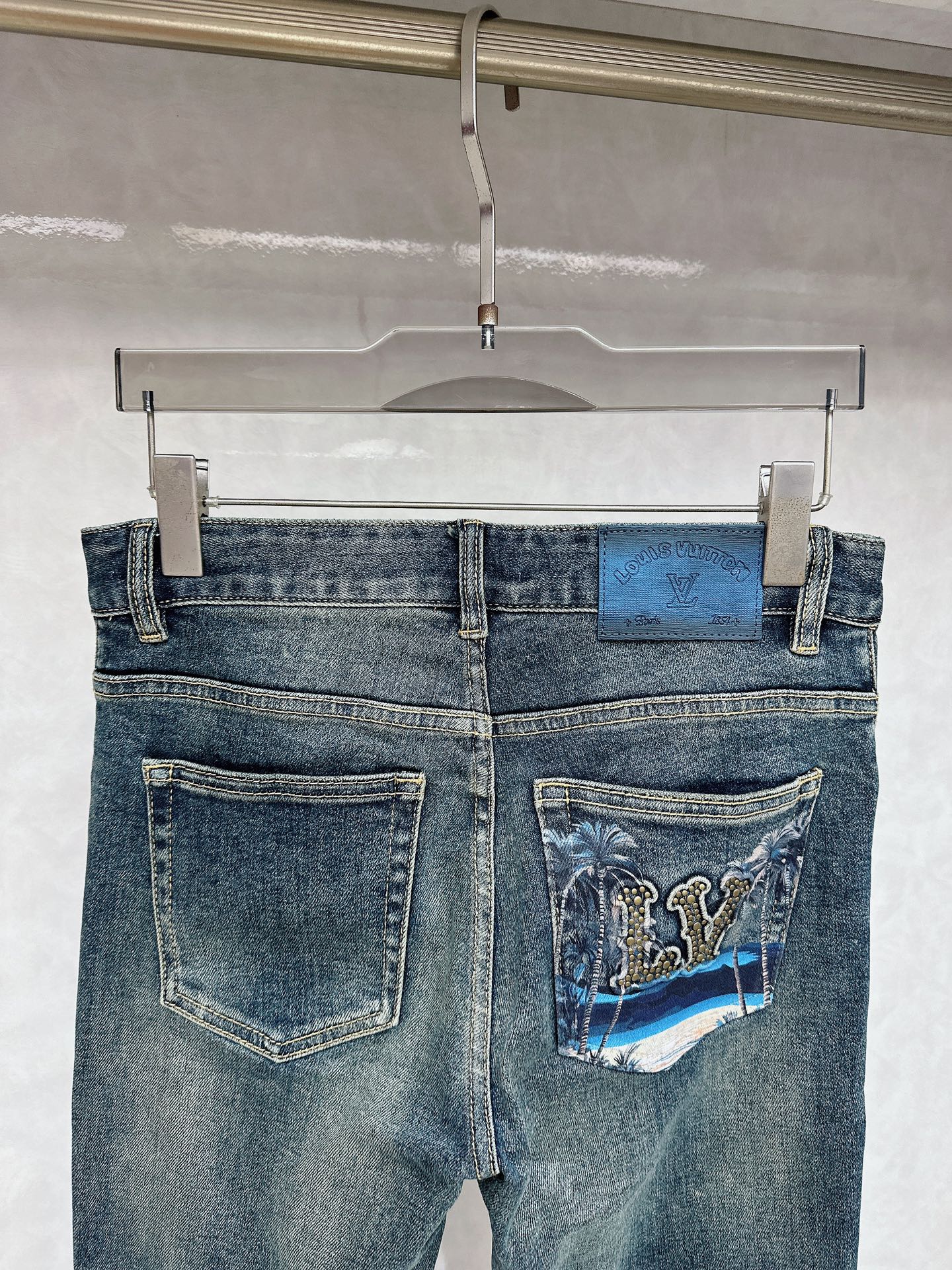 LV 2025秋冬🔥🔥新款现货上市，原单爆款牛仔裤👖超级定制款，原版五金，超级重工工艺，版型超赞👍细节做