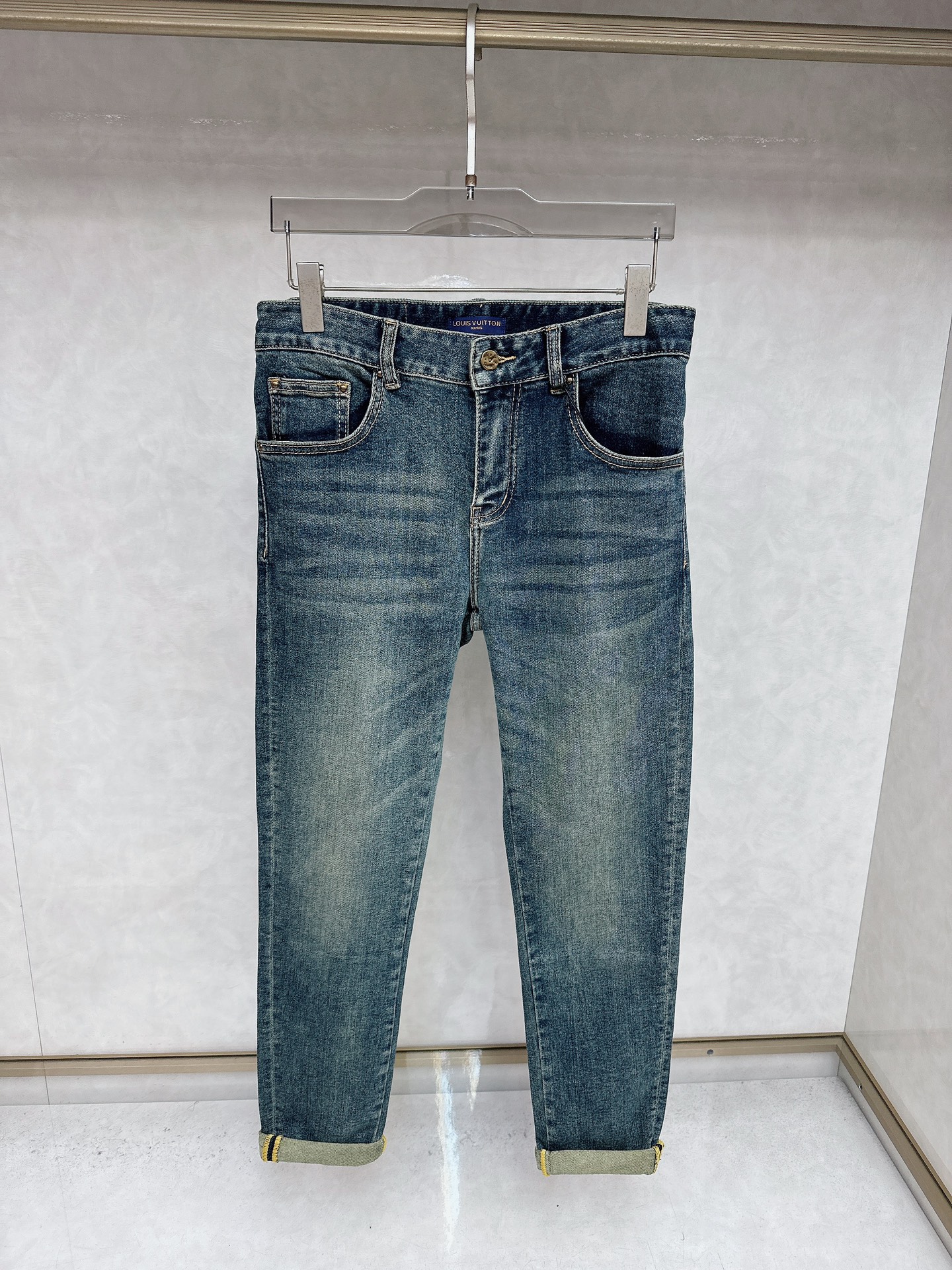 LV 2025秋冬🔥🔥新款现货上市，原单爆款牛仔裤👖超级定制款，原版五金，超级重工工艺，版型超赞👍细节做