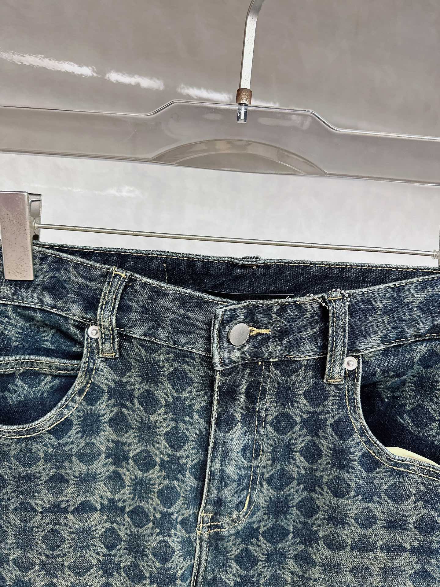 😊 2025秋冬🔥🔥新款现货上市，原单爆款牛仔裤👖超级定制款，原版五金，超级重工工艺，版型超赞👍细节做工