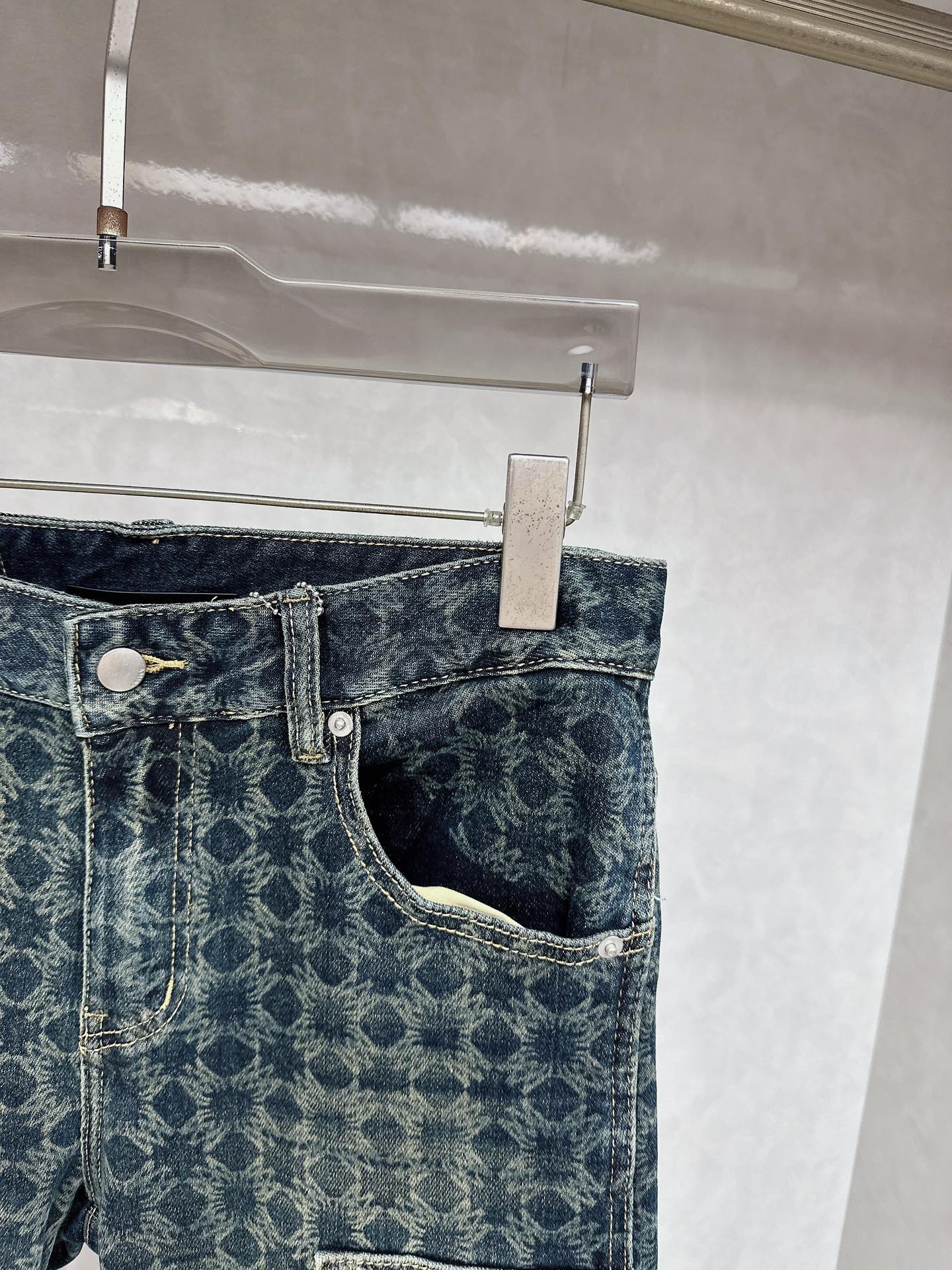 😊 2025秋冬🔥🔥新款现货上市，原单爆款牛仔裤👖超级定制款，原版五金，超级重工工艺，版型超赞👍细节做工