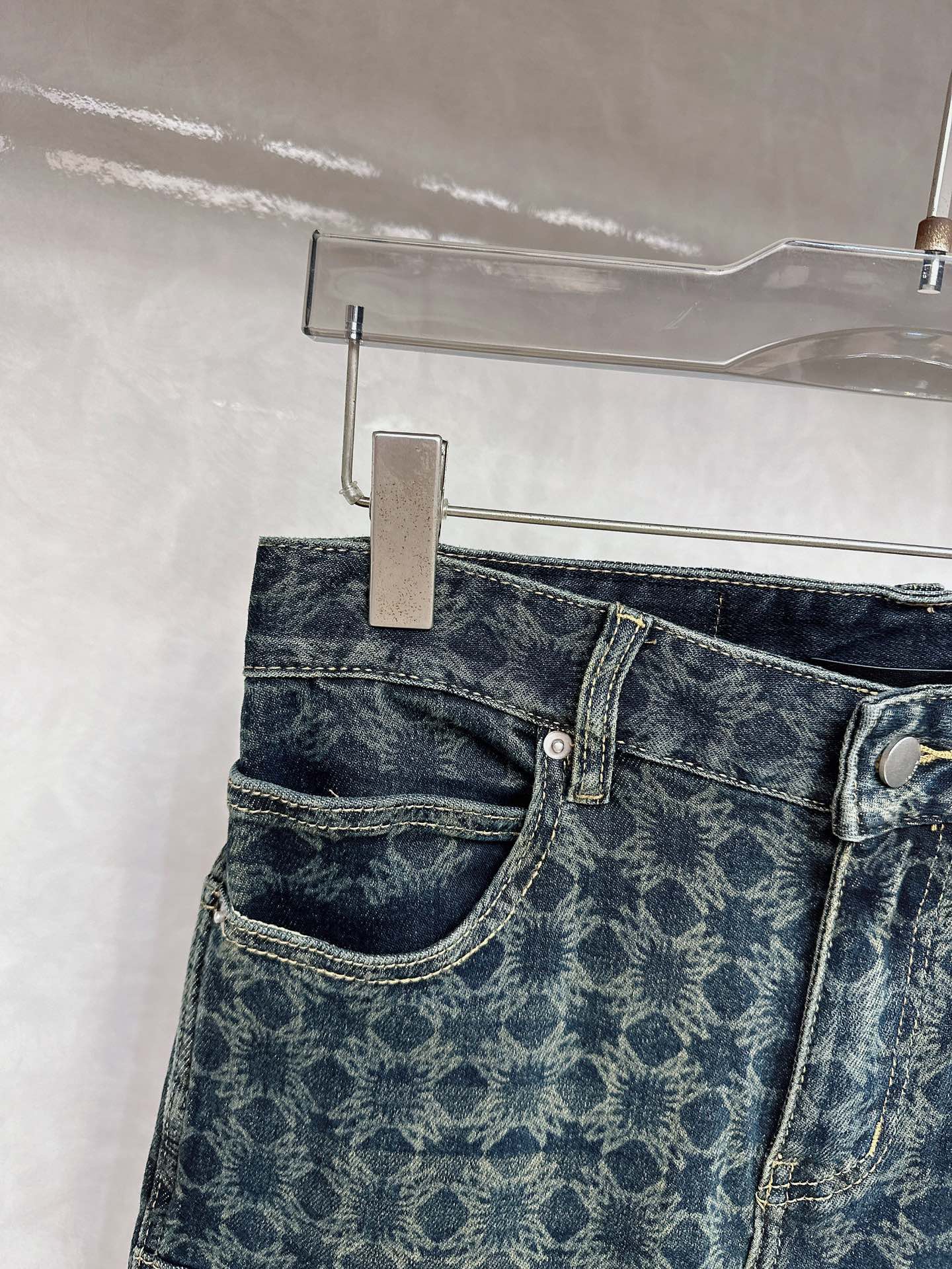 😊 2025秋冬🔥🔥新款现货上市，原单爆款牛仔裤👖超级定制款，原版五金，超级重工工艺，版型超赞👍细节做工