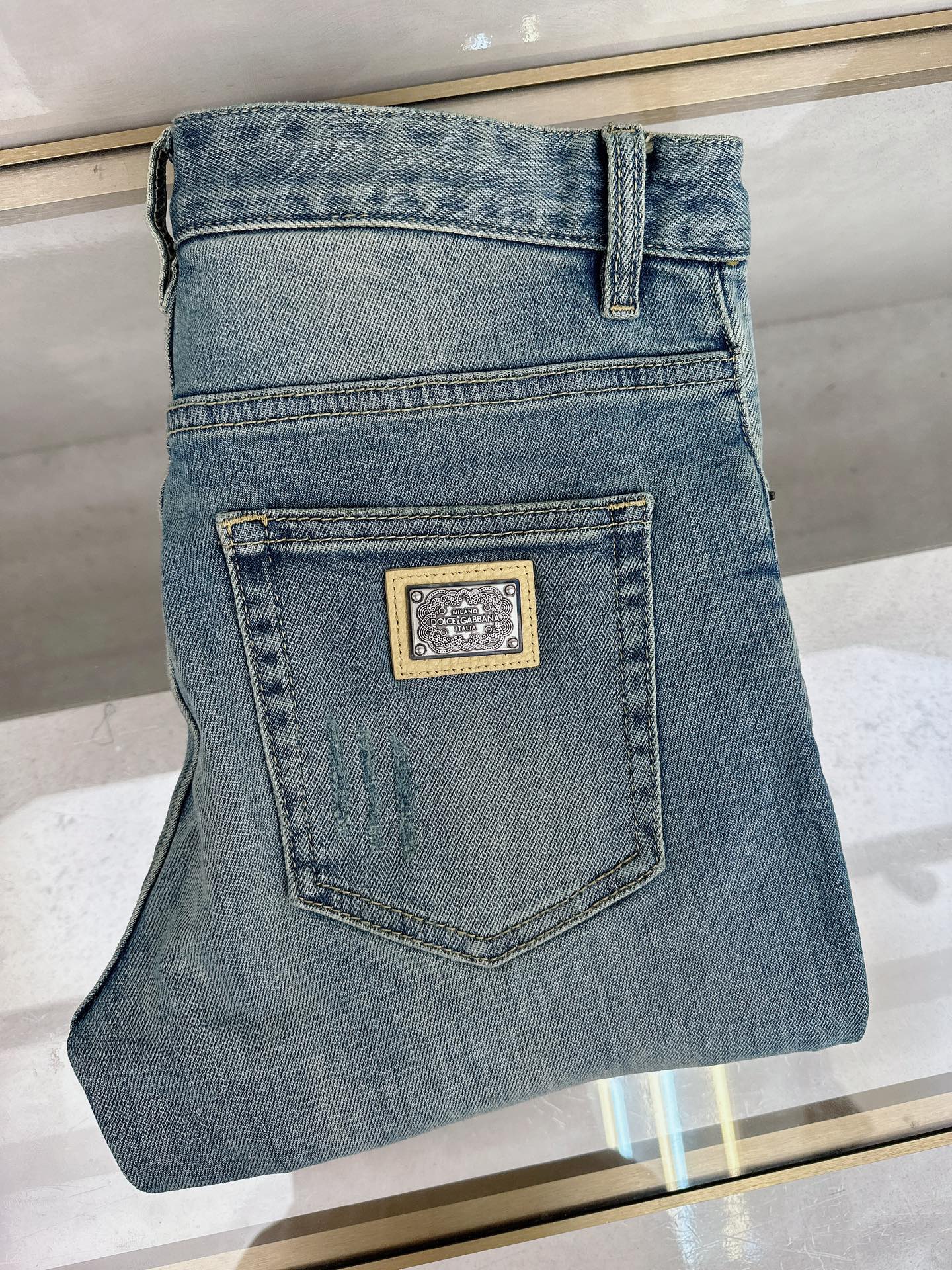 DG 2025秋冬🔥🔥新款现货上市，原单爆款牛仔裤👖超级定制款，原版五金，超级重工工艺，版型超赞👍细节做