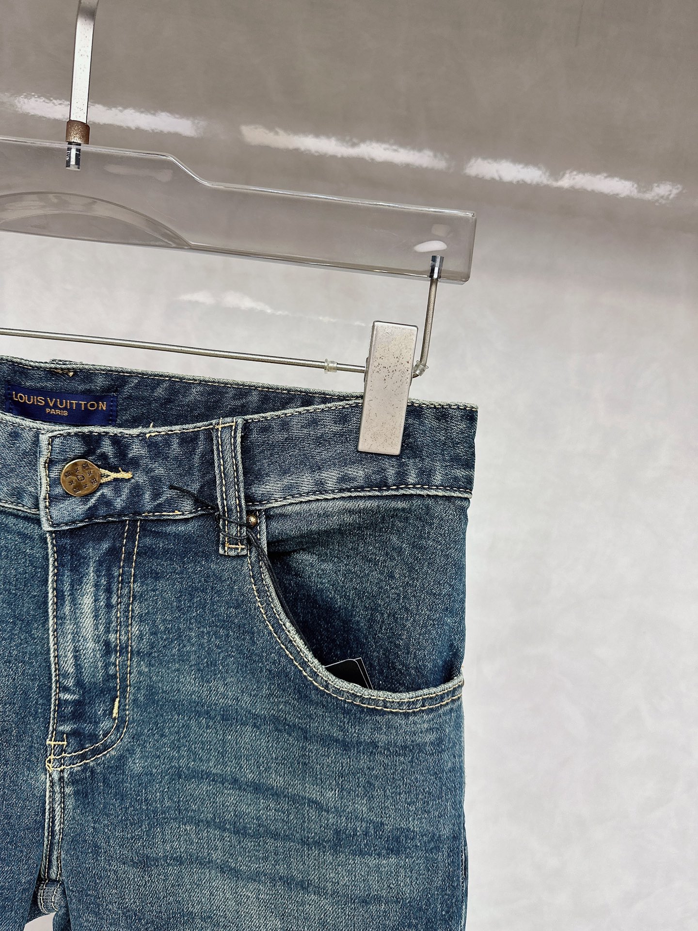 LV 2025秋冬🔥🔥新款现货上市，原单爆款牛仔裤👖超级定制款，原版五金，超级重工工艺，版型超赞👍细节做