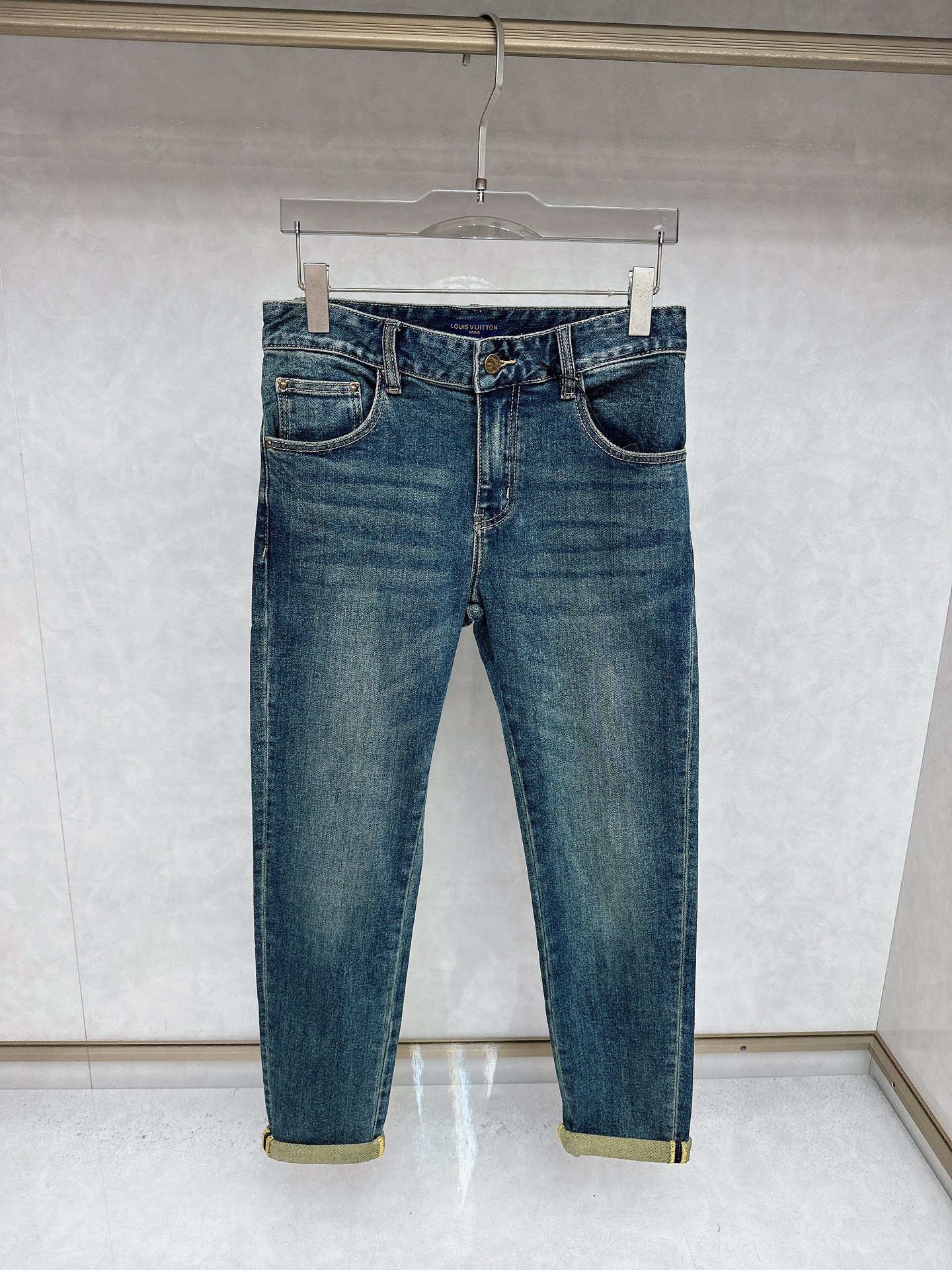 LV 2025秋冬🔥🔥新款现货上市，原单爆款牛仔裤👖超级定制款，原版五金，超级重工工艺，版型超赞👍细节做