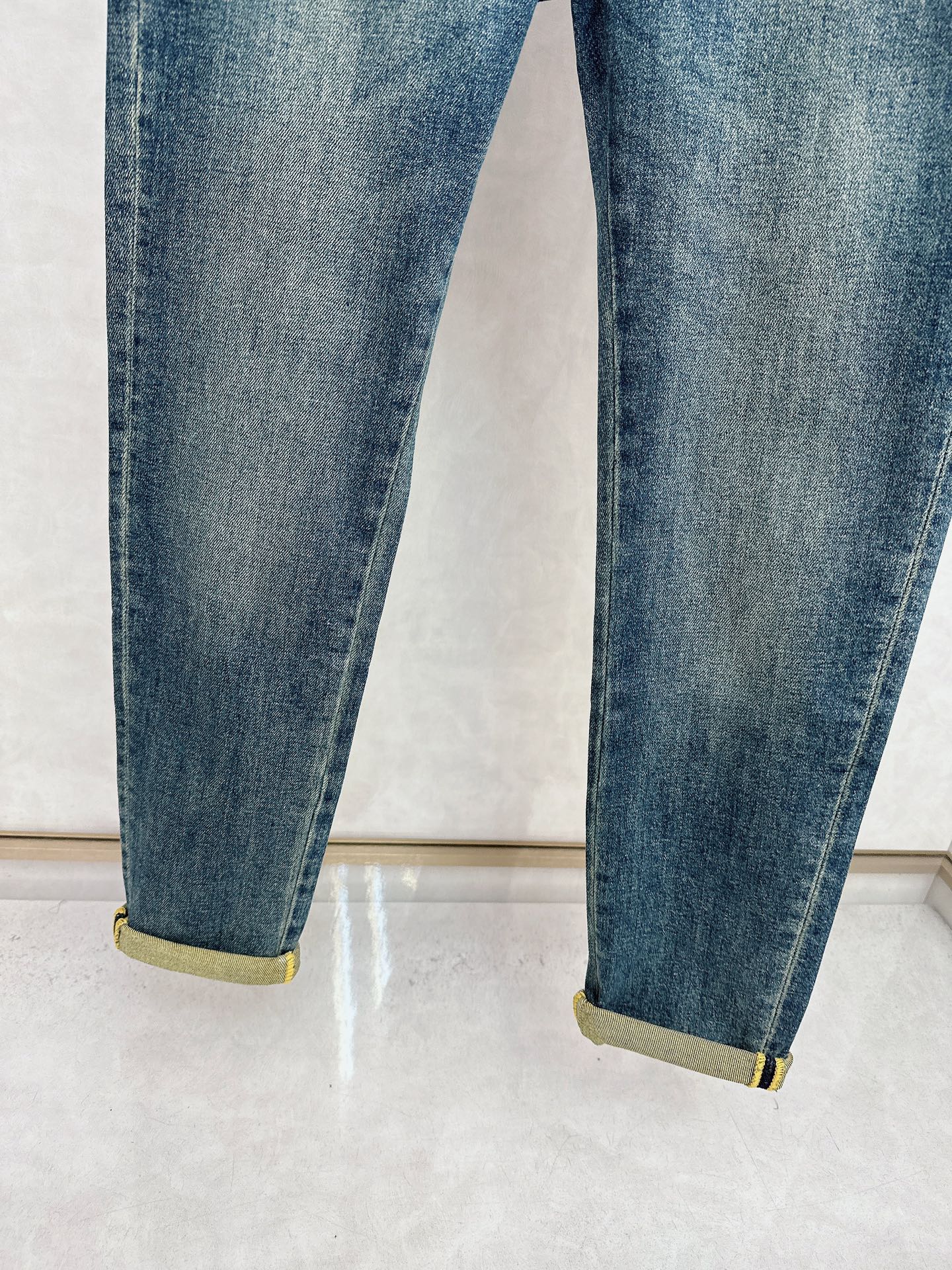 LV 2025秋冬🔥🔥新款现货上市，原单爆款牛仔裤👖超级定制款，原版五金，超级重工工艺，版型超赞👍细节做